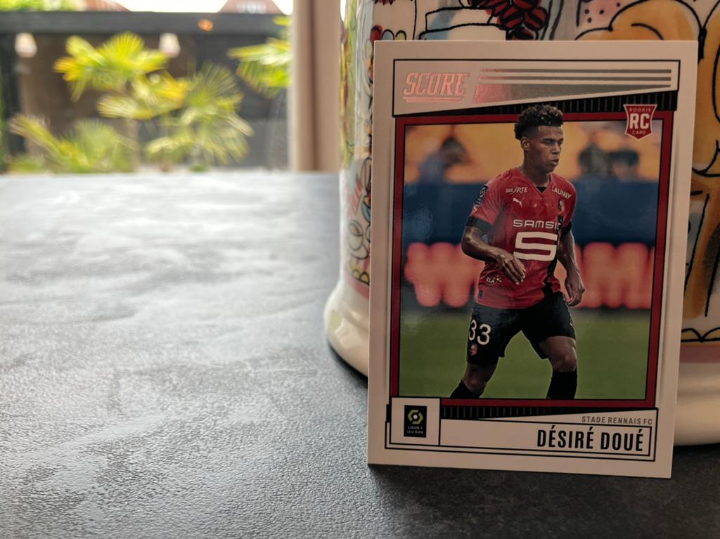 Panini Rookie Désiré Doué - Stade Rennes, Ophalen of Verzenden, Zo goed als nieuw, Buitenlandse clubs, Poster, Plaatje of Sticker