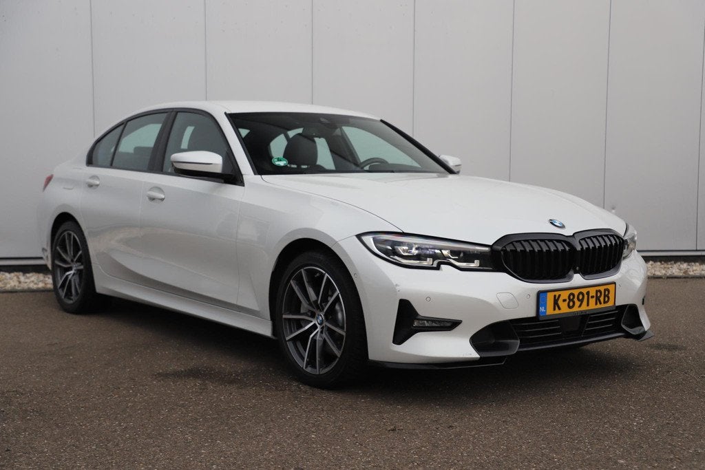 BMW 3-serie 330e High Executive Shadowline Pakket Leder 18 i, 1998 cc, Achterwielaandrijving, Gebruikt, 4 cilinders