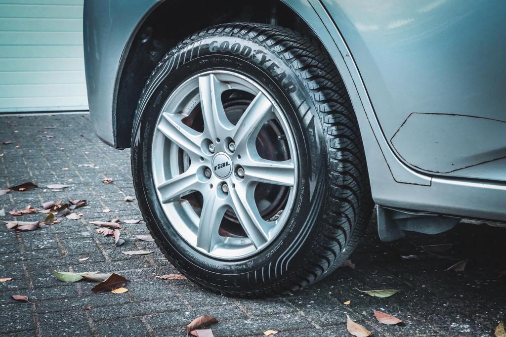 Toyota Verso S 1.3 Luxury Subaru Trezia Airco NAP, Voorwielaandrijving, Euro 5, Verso-S, Bedrijf