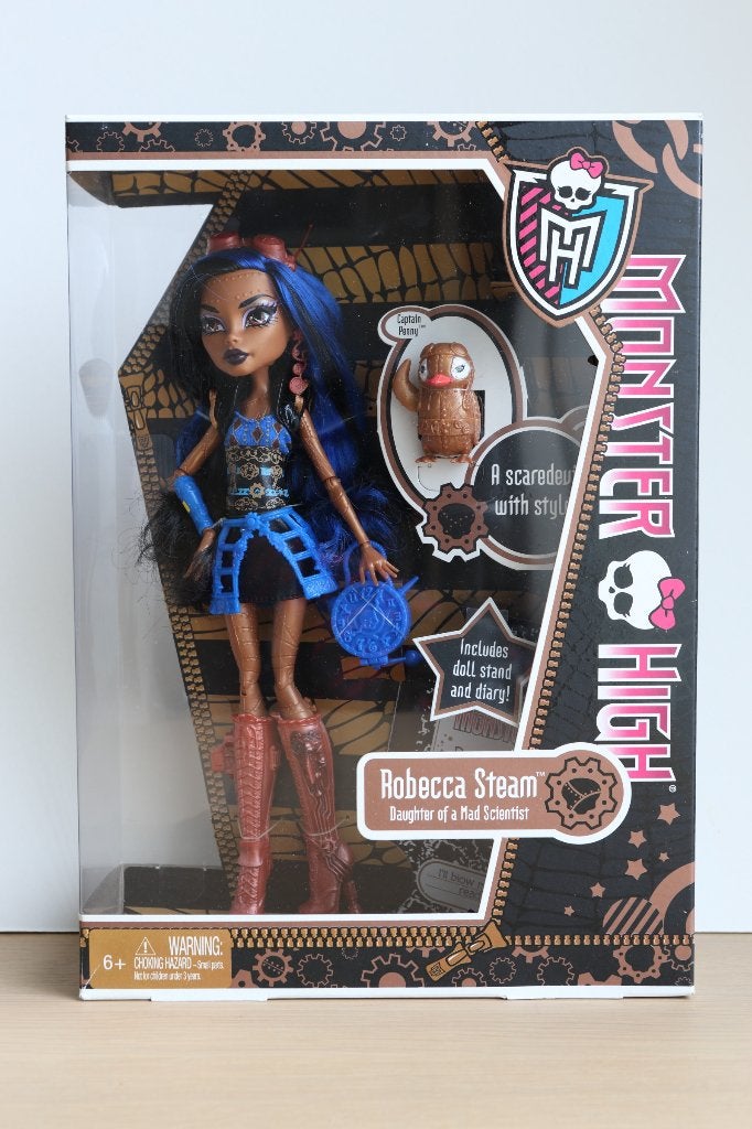 Monster High Rebecca Steam & Penny - First Wave 2011 (NRFB), Verzamelen, Poppen, Ophalen of Verzenden, Nieuw, Fashion Doll