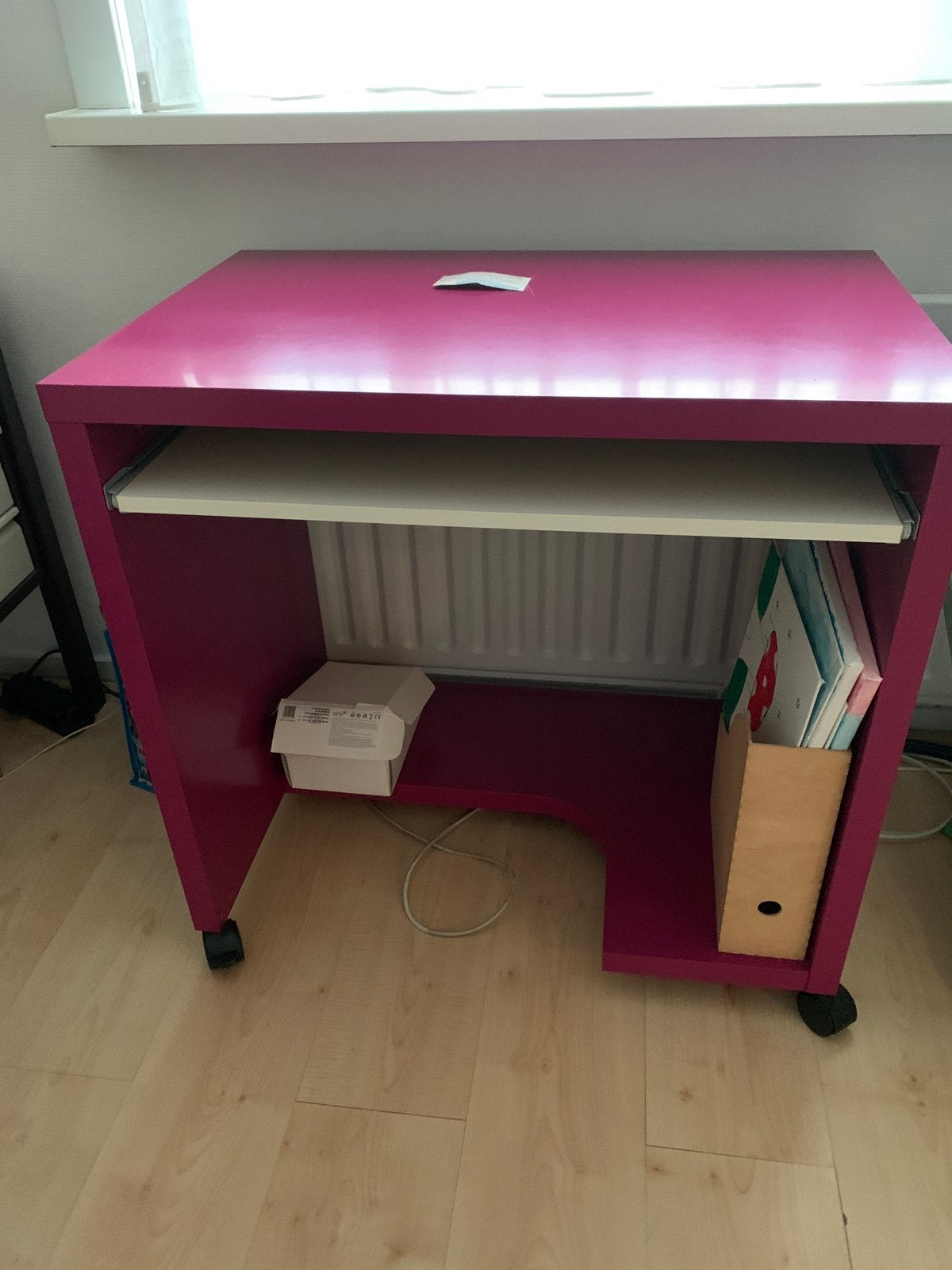 Ikea computer bureau | gratis op te halen, Ophalen, Zo goed als nieuw, IKEA, Computerbureau