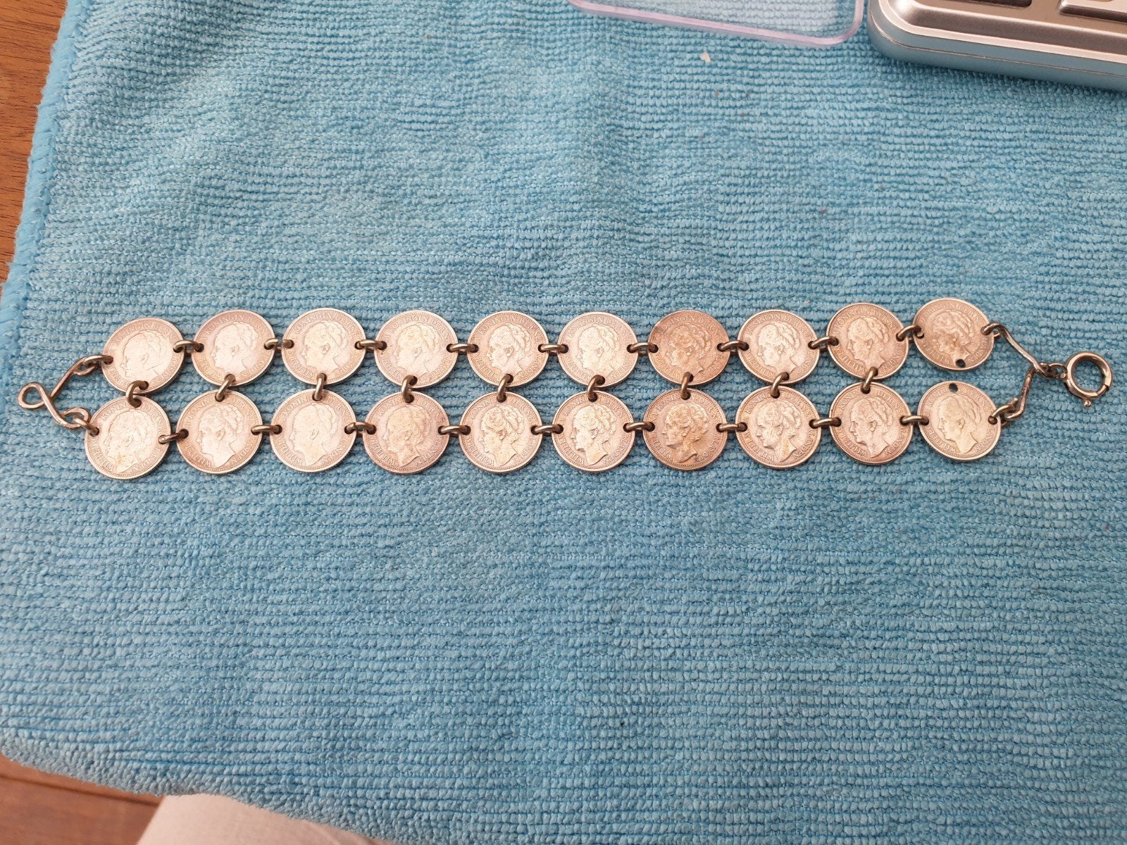 Armband van 20x zilveren Wilhelmina dubbeltjes (Z1), Postzegels en Munten, Munten | Nederland, Ophalen of Verzenden, Koningin Wilhelmina