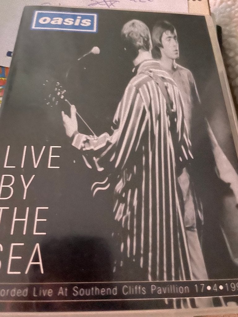 Oasis  dvd live by the sea 1995, Alle leeftijden, Verzenden, Zo goed als nieuw, Concert