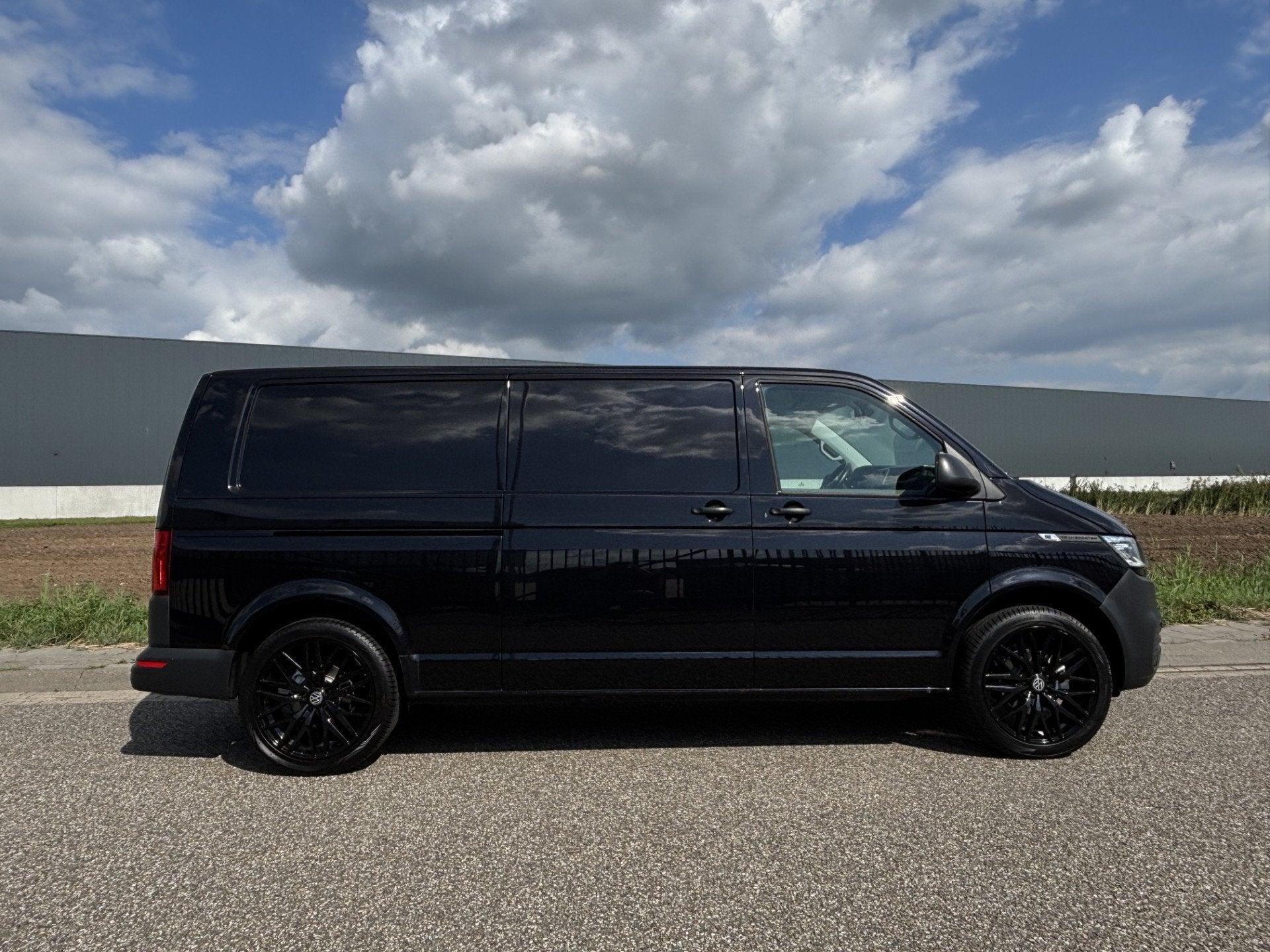 Volkswagen Transporter 2.0 TDI L2H1 Automaat 3 persoons / ac, Auto's, Stof, Gebruikt, Zwart, 4 cilinders