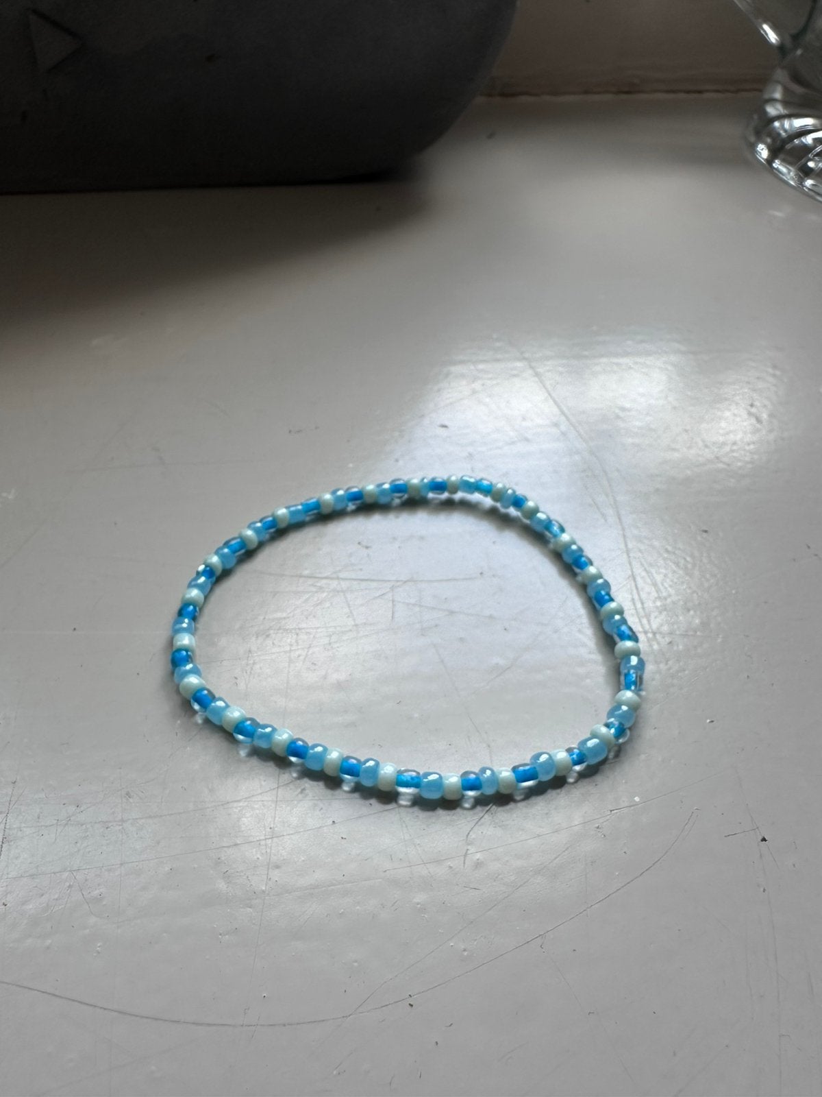Armbandje, Sieraden, Tassen en Uiterlijk, Ophalen of Verzenden, Zo goed als nieuw, Blauw, Met bedels of kralen