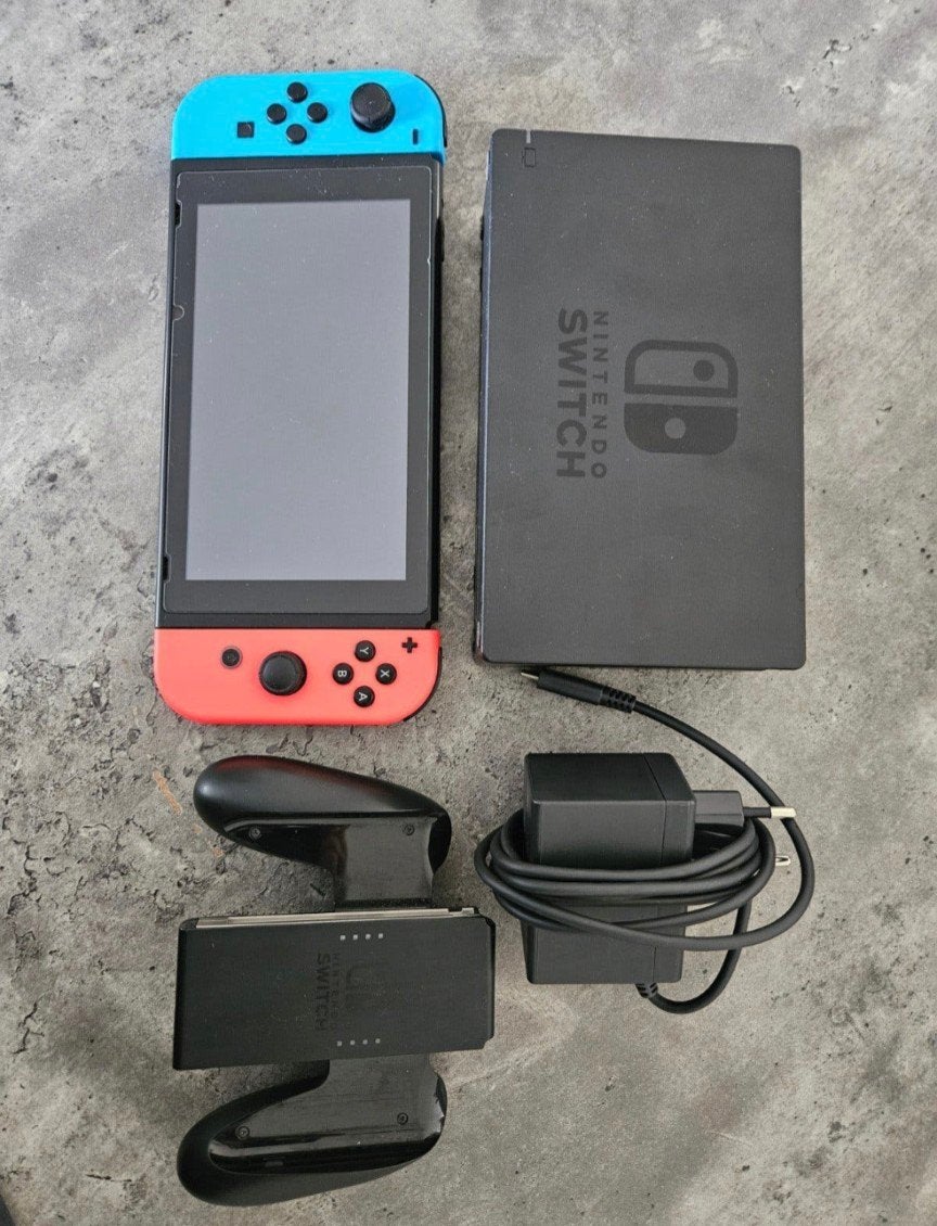 Nintendo Switch met Dock en Joy-Con Grip, Spelcomputers en Games, Ophalen, Gebruikt, Met 2 controllers, Switch Original