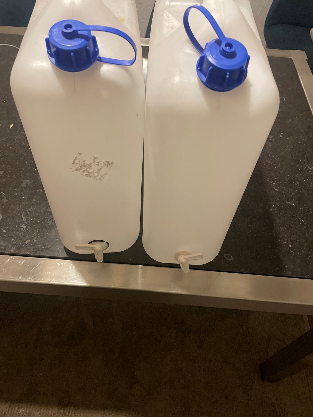 2x Water jerrycans met kraantje - 20liter, Ophalen, Gebruikt