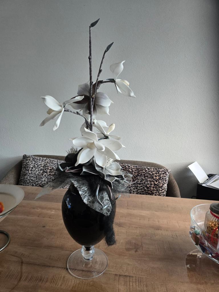 Decoratieve vaas met kunstbloemen, Ophalen, Gebruikt, Zwart, Glas