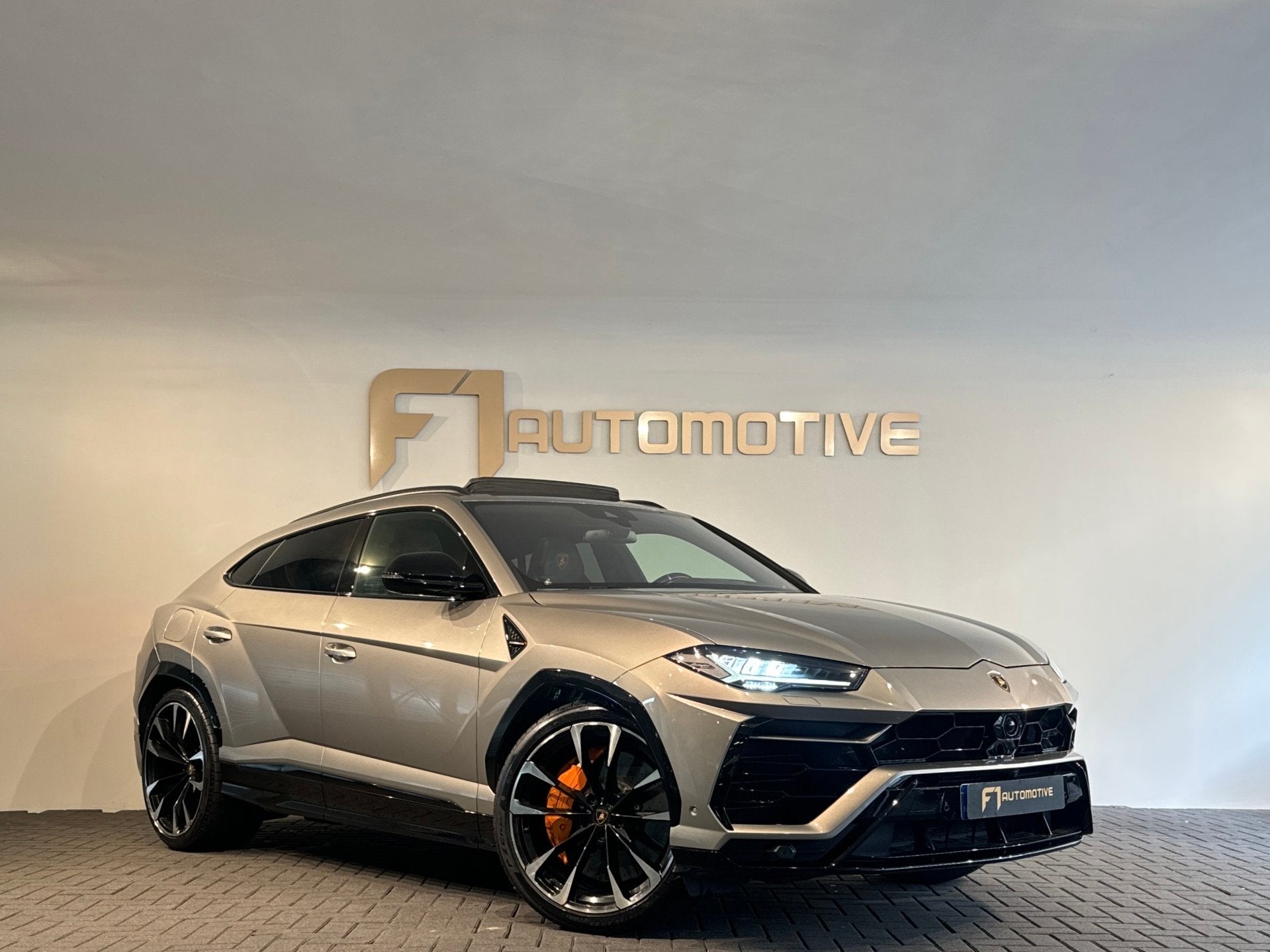 Lamborghini Urus 4.0 V8 Pano|Ceramic|B&O 3D|360 Camera|Massa, Auto's, Automaat, Dealer onderhouden, Urus, Gebruikt