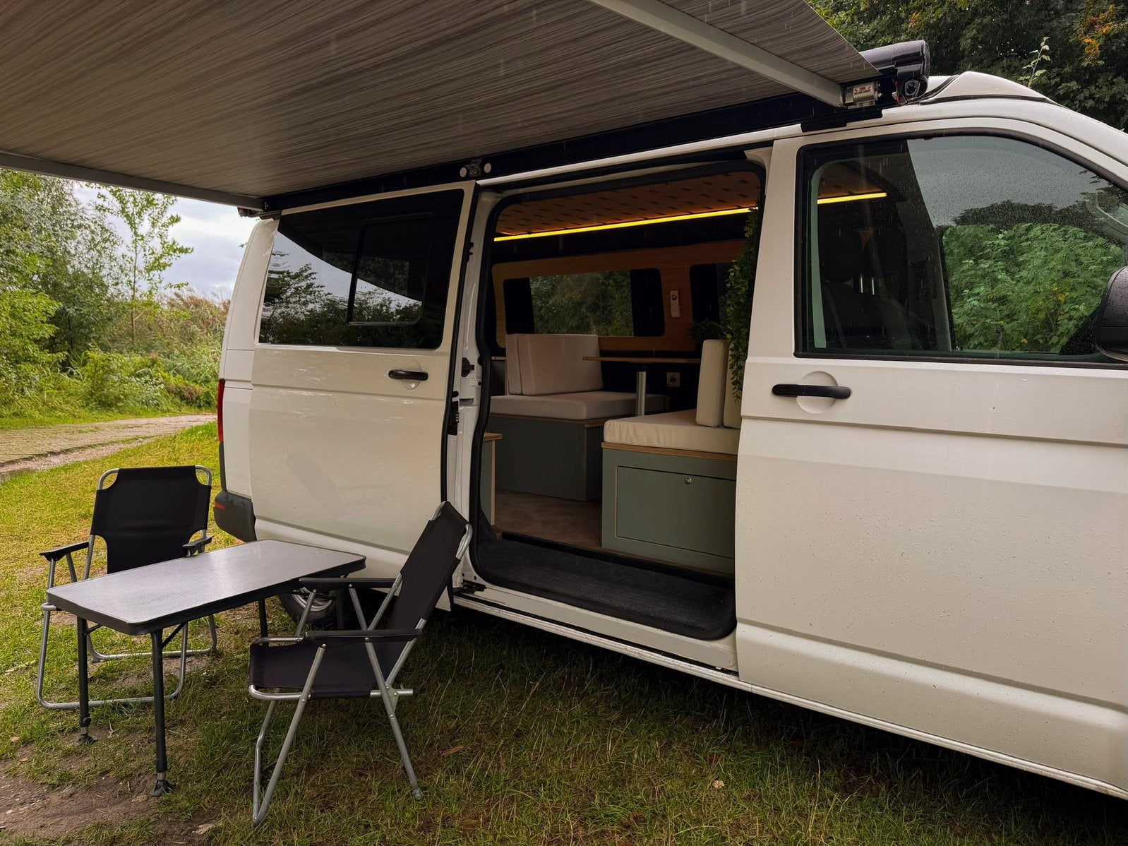 Foto 2 van Volkswagen T6 Camperbus  | 2019 | EURO 6 | off-grid | NAP