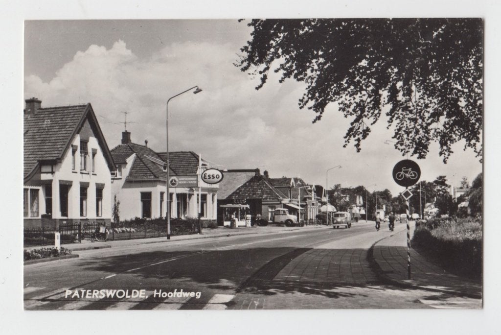 076 Paterswolde 1968 ESSO Pomp Fietsers Oude Auto's Hoofdweg, Verzamelen, Verzenden, 1960 tot 1980, Gelopen, Drenthe