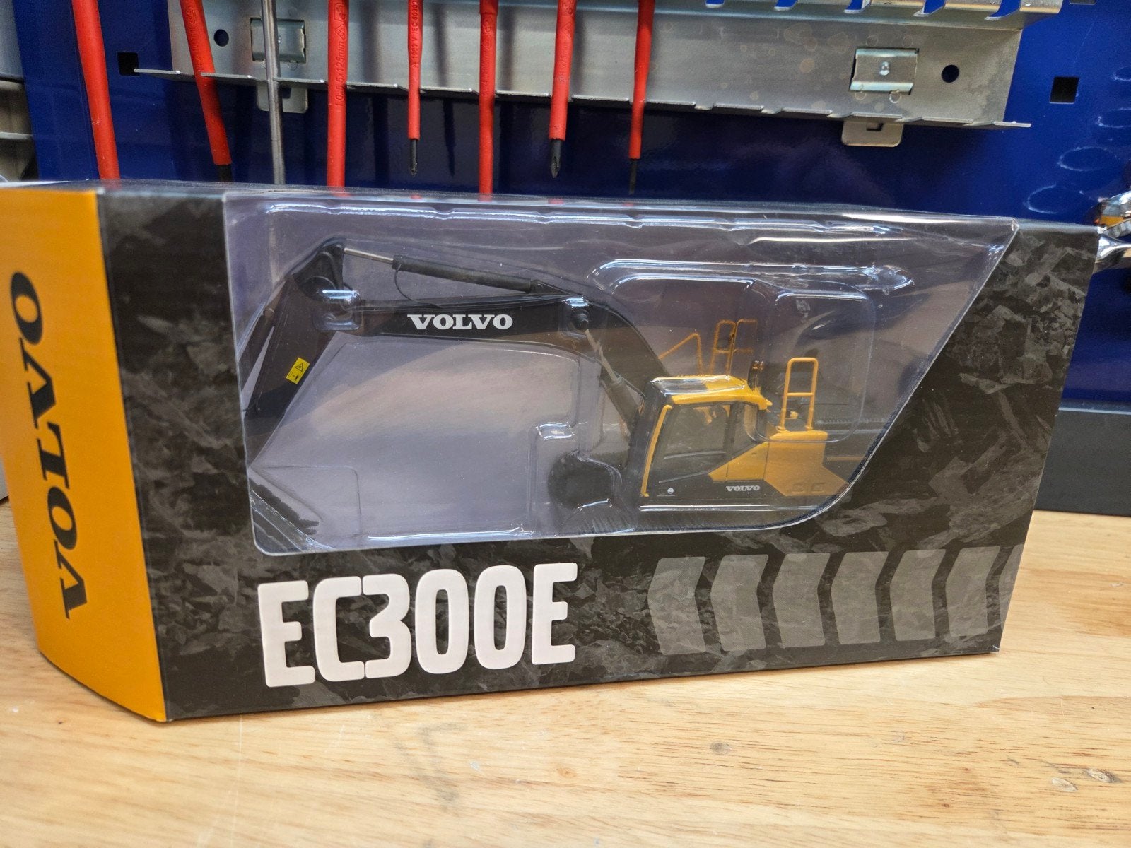 Volvo Rupskraan EC300E 1:50 Motorart - Nieuw in doos, Hobby en Vrije tijd, Modelauto's | 1:50, Ophalen of Verzenden, Nieuw, Hijskraan, Tractor of Landbouw