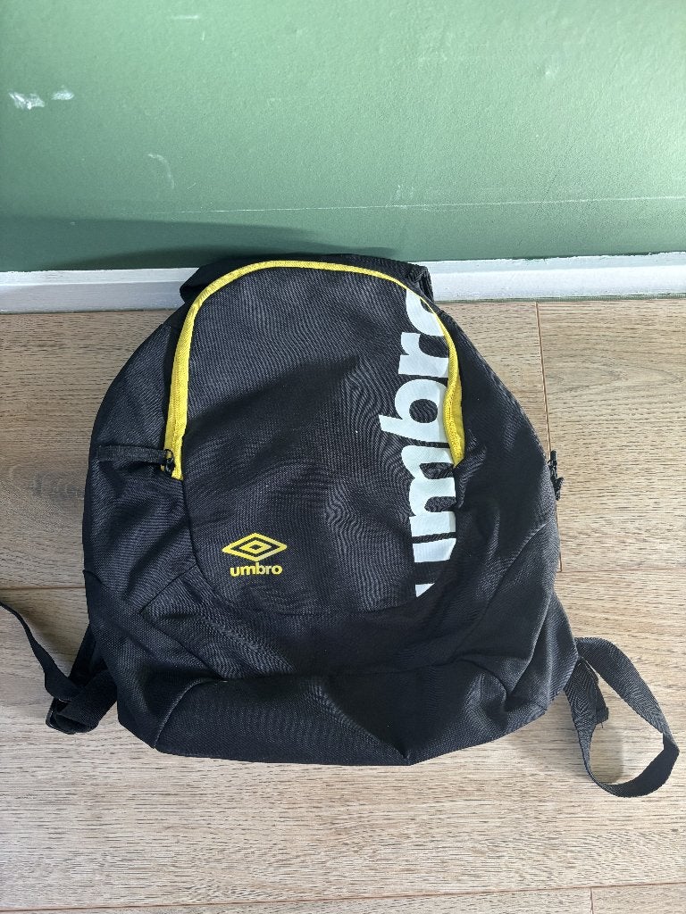 Umbro Stadia Rugzak - Zwart/Geel - Sporttas / Schooltas, 30 tot 40 cm, Rugtas, Zwart, Ophalen of Verzenden