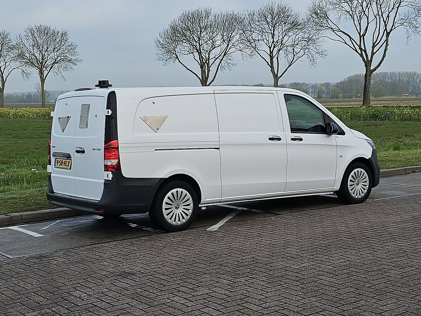 MERCEDES-BENZ VITO 110 veba box xl euro6, Auto's, Bestelauto's, Achterwielaandrijving, Gebruikt, Euro 6, 4 cilinders