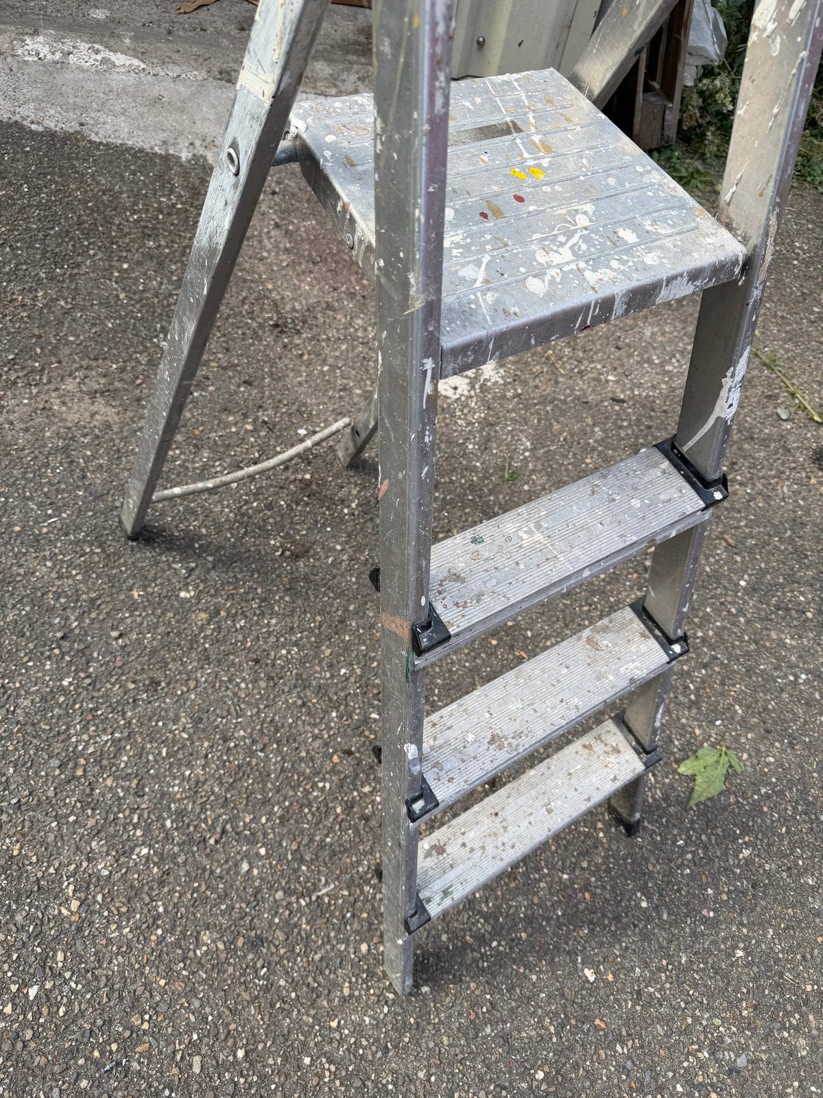 Gebruikte ladder met platform, Doe-het-zelf en Verbouw, Ladders en Trappen, Ophalen of Verzenden, Gebruikt, Ladder, Minder dan 2 meter