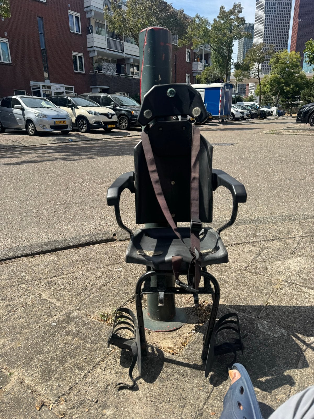 Gebruikt kinderzitje voor achterop de fiets met voetsteunen, Ophalen, Achterzitje, Gebruikt, Voetsteuntjes