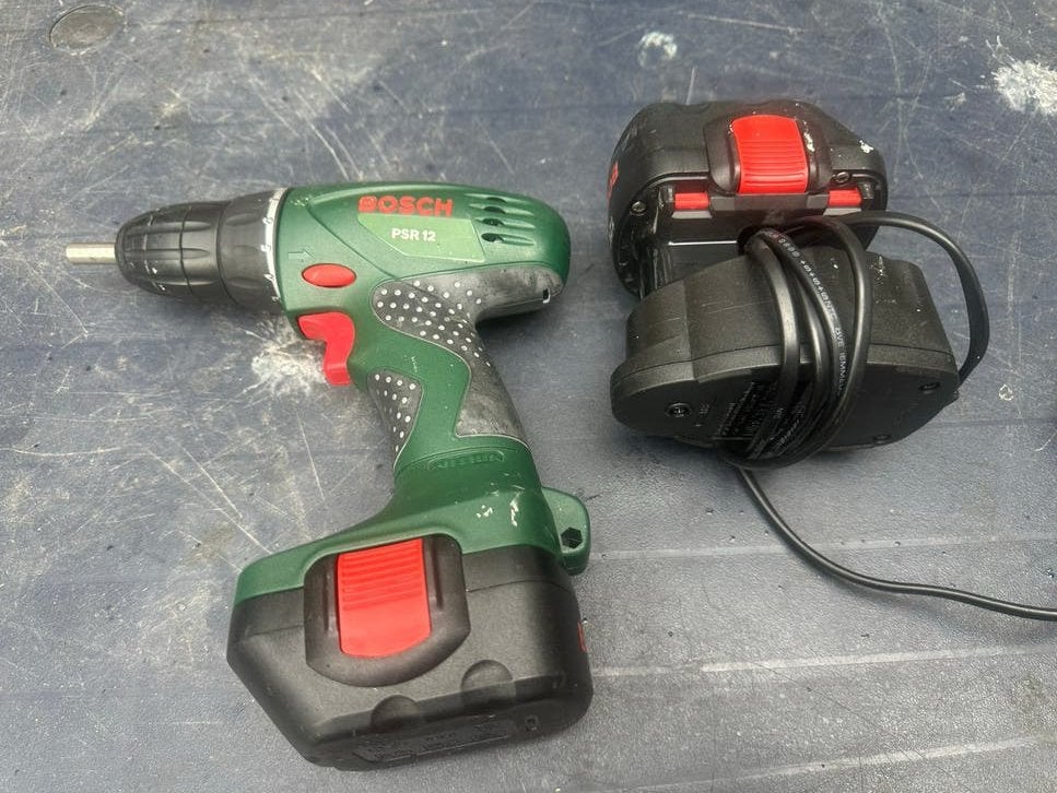 Bosch PSR 12 Accuboormachine met lader, Gebruikt, Variabele snelheid, Ophalen of Verzenden, Boor- en Schroefmachine