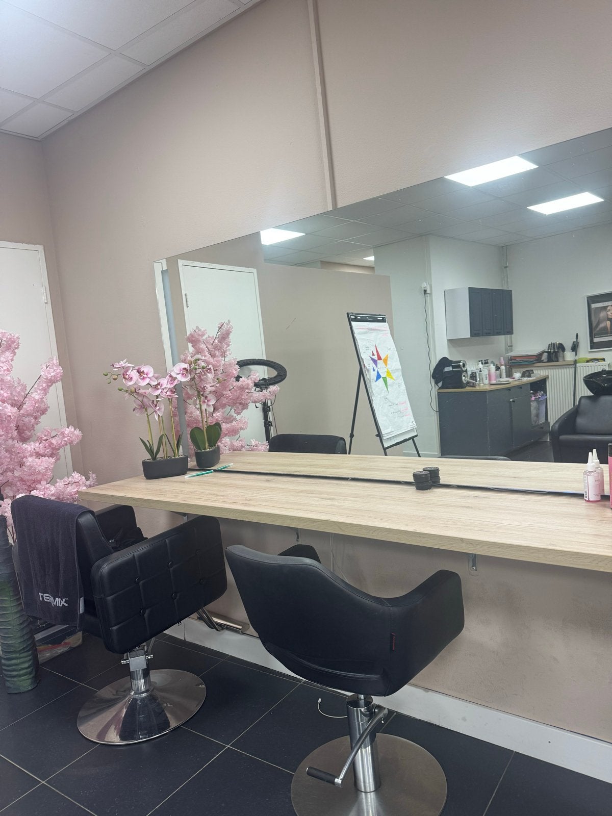 Te huur: Kappersstoel in Helmond – €500 per maand