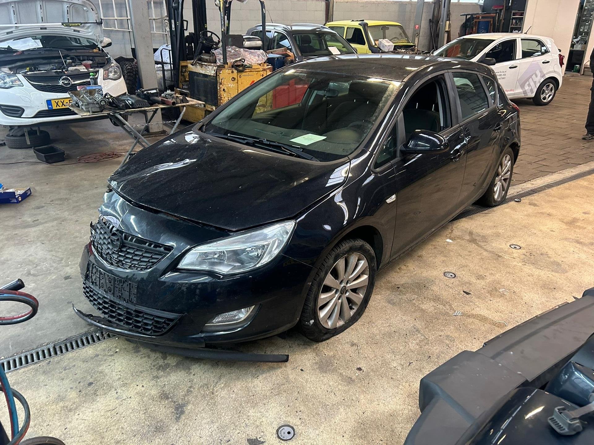 OPEL Astra 1.6 ECOTEC 85KW 5-D Sport rechter schade, Auto diversen, Zwart, 1598 cc, Benzine, Hatchback