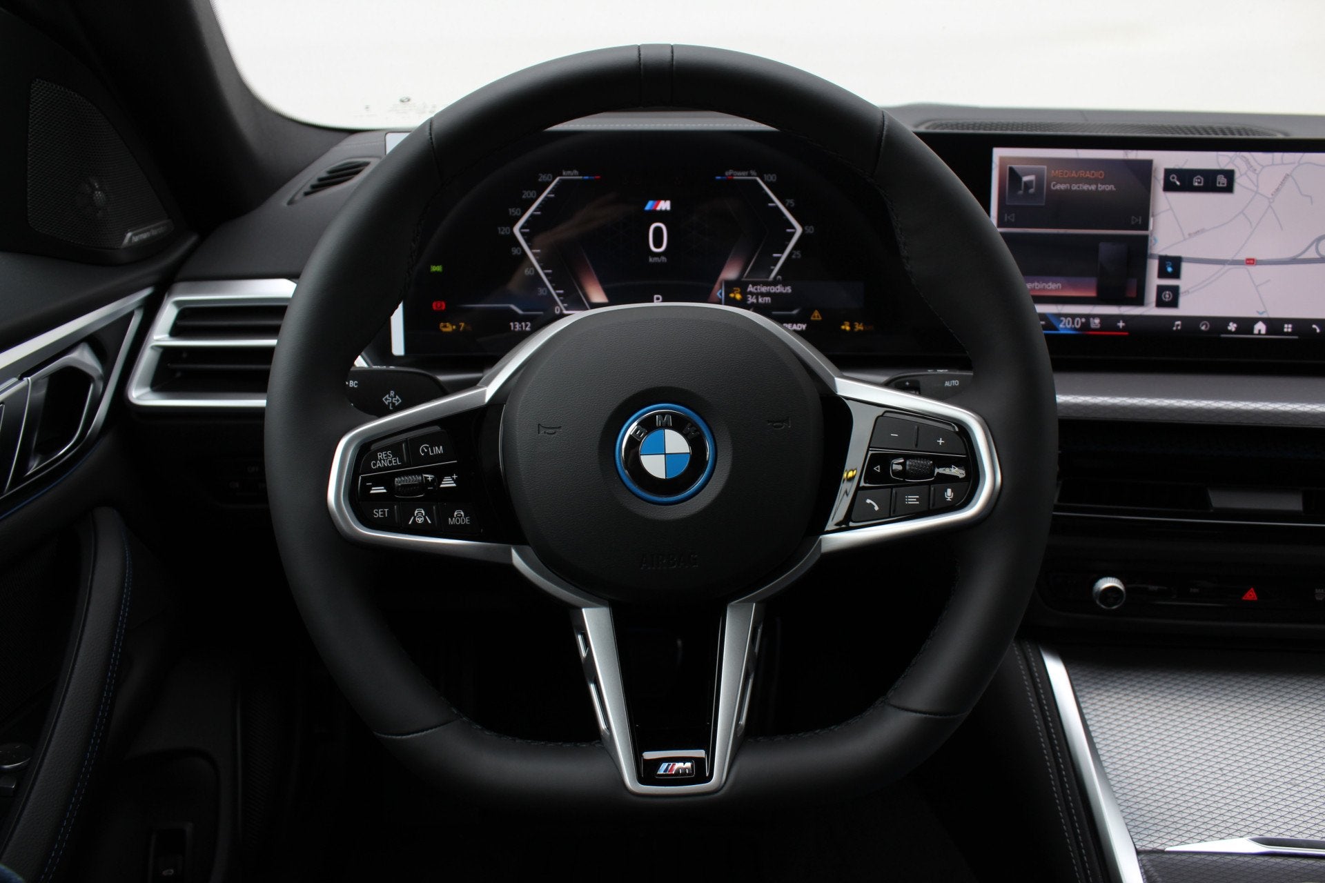 BMW i4 xDrive40 M Sport / Schuif-kanteldak / Trekhaak / Adap, Dealer onderhouden, Elektrische stoelverstelling, Leder, Blauw