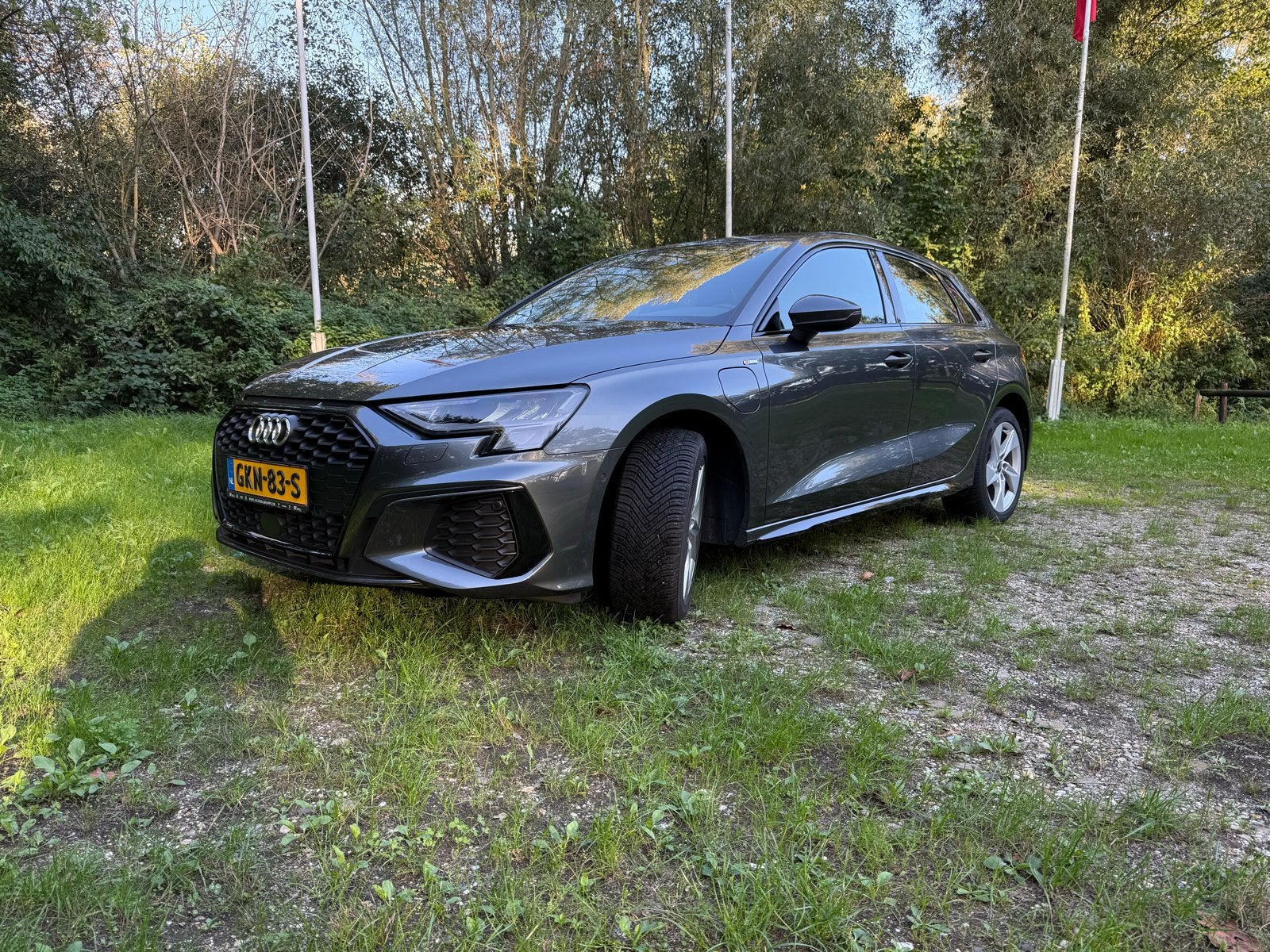 Audi A3 40 Tfsi e 204pk Phev S-tronic 2022 Grijs, Auto's, Dealer onderhouden, 1525 kg, Zwart, 4 cilinders