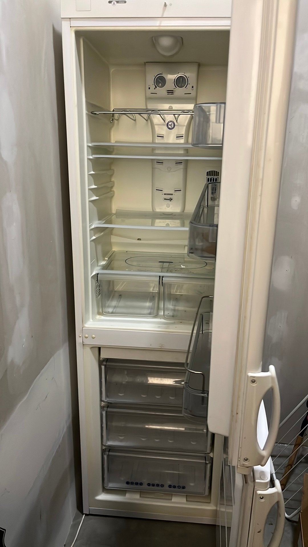 GRATIS Kapotte whirlpool koel vries combinatie, 200 liter of meer, Ophalen, Met aparte vriezer, 160 cm of meer