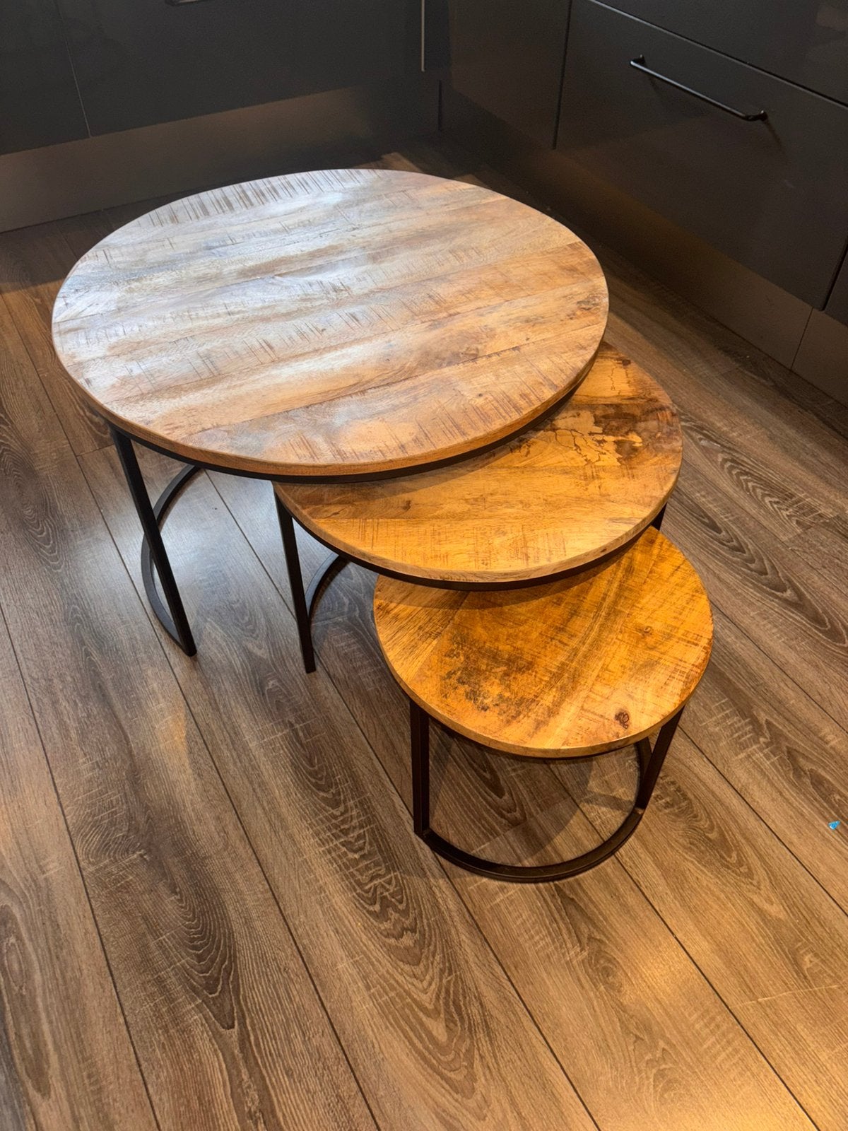 Salon tafelset 3 delig mangohoit, Ophalen, Zo goed als nieuw, Rond, 50 tot 100 cm