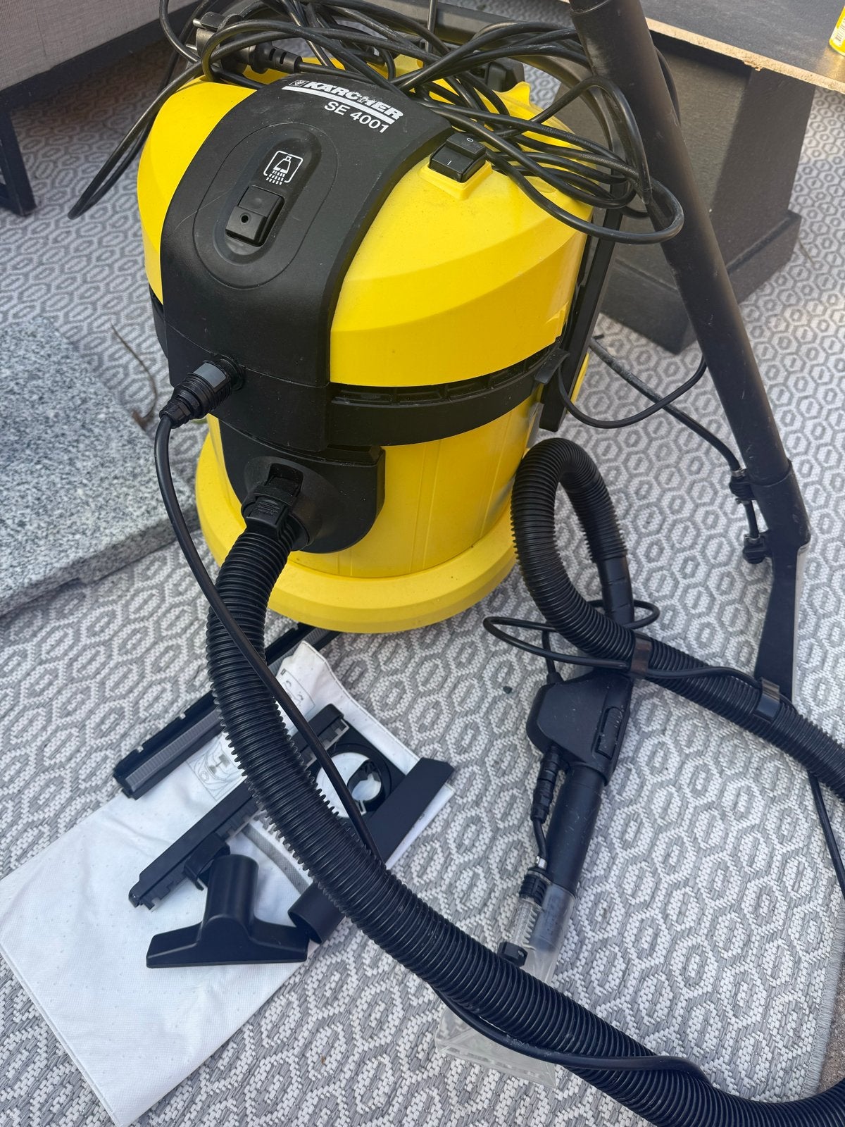 Kärcher SE 4001 tapijt Spuitextractie - Dieptereiniger, Combi-reiniger, Gebruikt, Kärcher, Ophalen of Verzenden