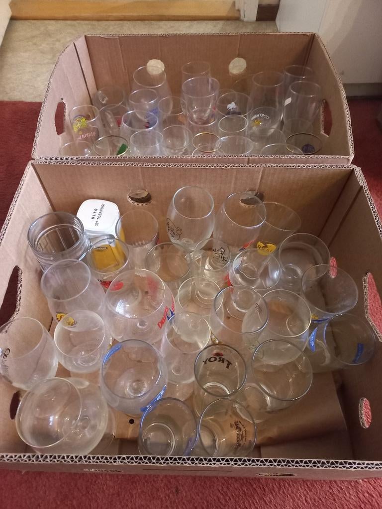 Grote partij diverse bier glazen en bier pullen, Ophalen, Gebruikt, Glas of Glazen, Overige merken