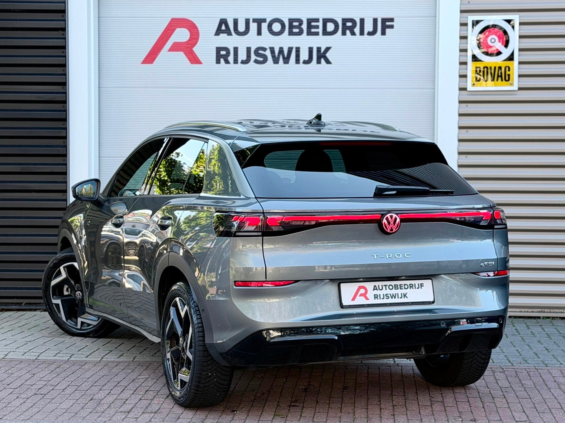 Volkswagen T-Roc 1.5 eTSI R-Line Matrix/Camera/Blindspot, Auto's, 4 cilinders, Alcantara, Bedrijf, SUV of Terreinwagen