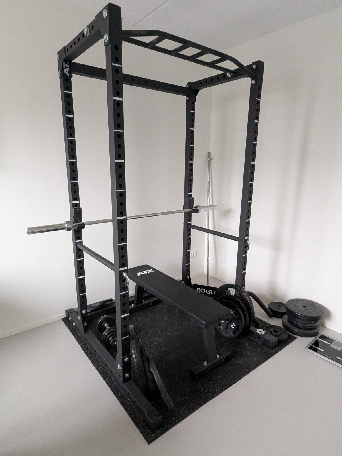 ATX powerrack incl toebehoren, Sport en Fitness, Ophalen, Zo goed als nieuw, Krachtstation
