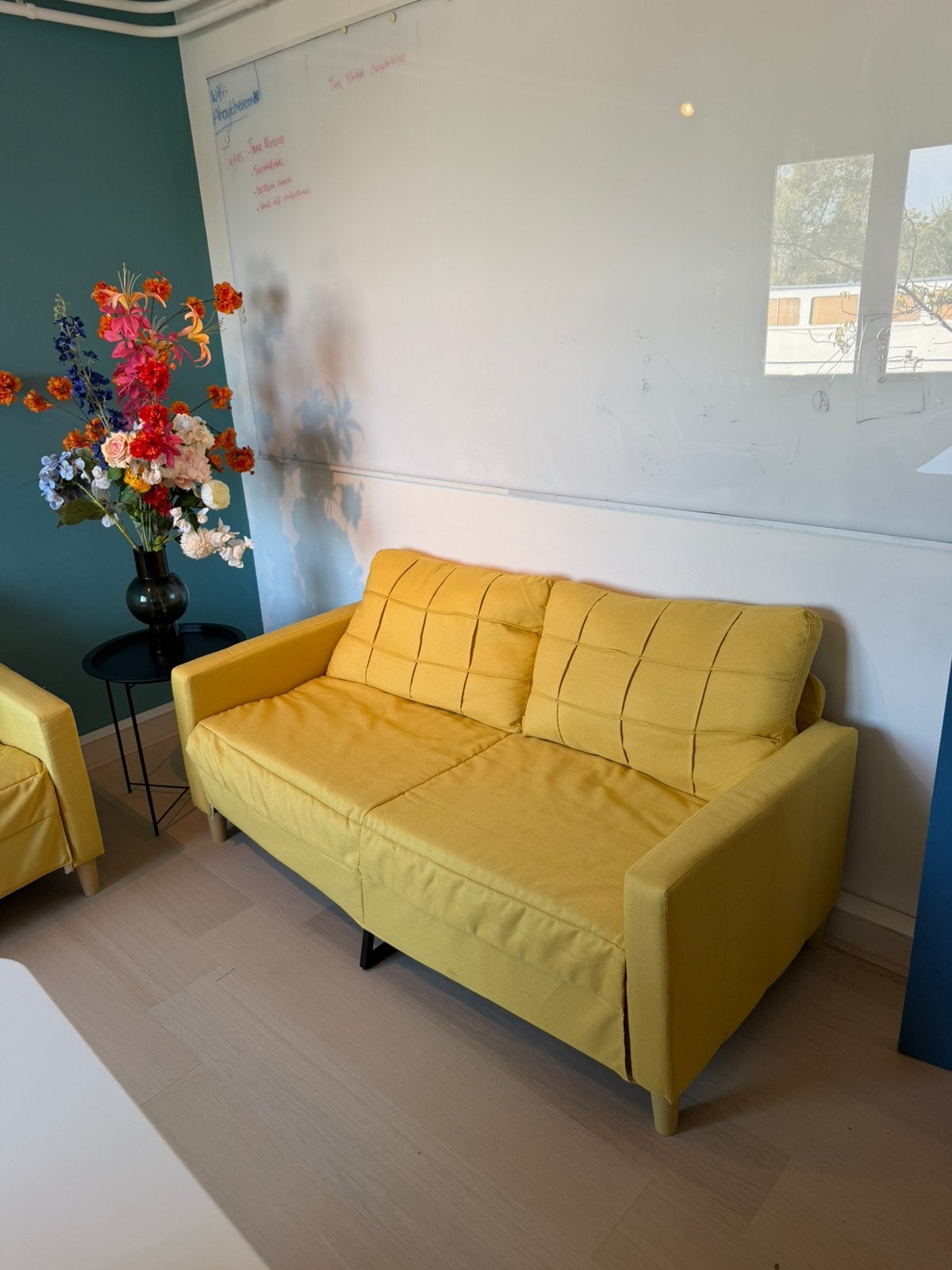 vidaXL 2-zitsbank geel fluweel 140 cm – zo goed als nieuw, Ophalen, Tweepersoons, 75 tot 100 cm, Zo goed als nieuw