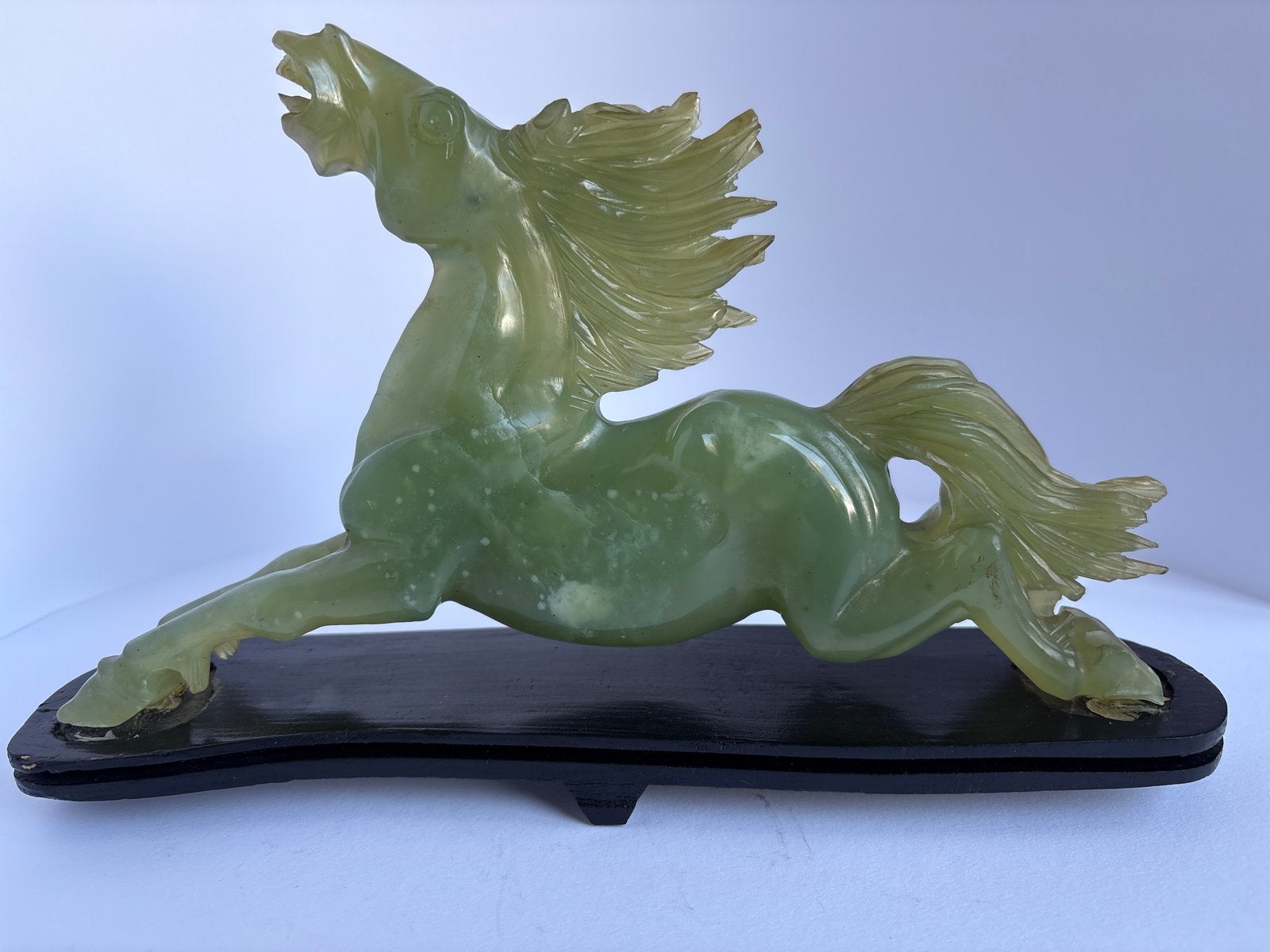 Prachtig Jade Paard Beeld op Sokkel - Aziatische Kunst, Ophalen of Verzenden, 20 - 50 cm, Steen of Keramiek, Beeld