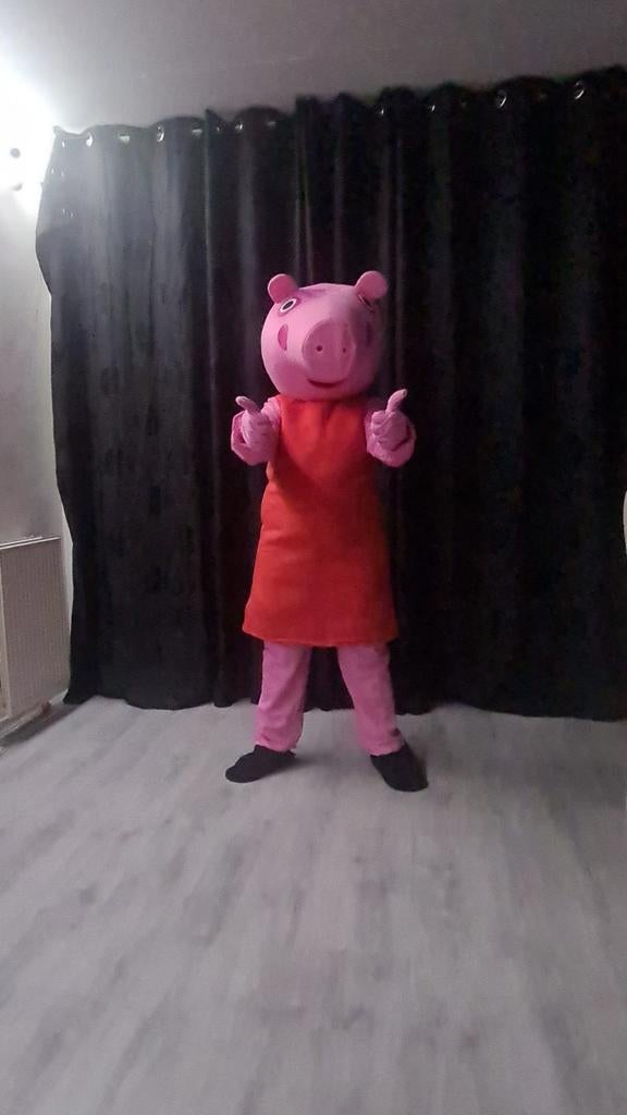 Te huur Peppa Pig Mascotte Kostuum Maat L, Ophalen of Verzenden, Zo goed als nieuw, Pak of Jurk