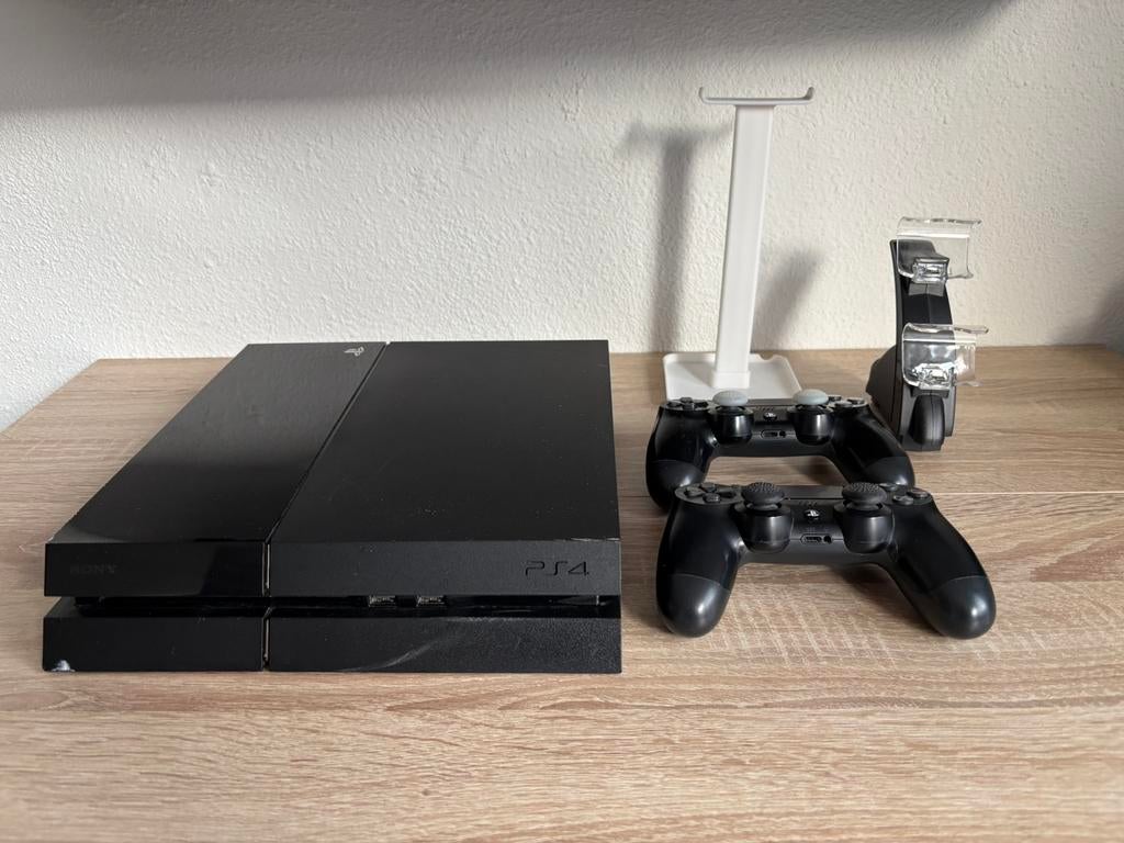 Ps4 met accessoires, Spelcomputers en Games, Games | Sony PlayStation 4, Zo goed als nieuw, Overige genres, 2 spelers, Vanaf 3 jaar