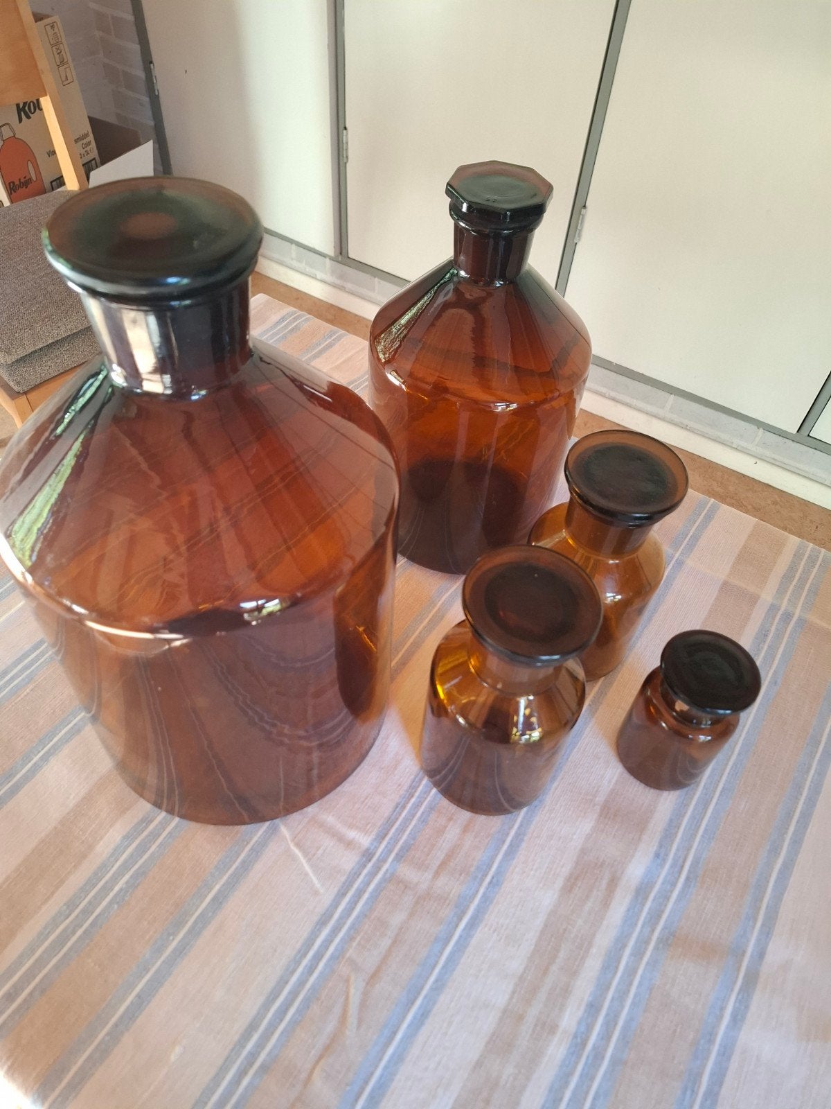 vintage lab flessen., 43 cm, Bruin, Ophalen of Verzenden, Gerecycled glas