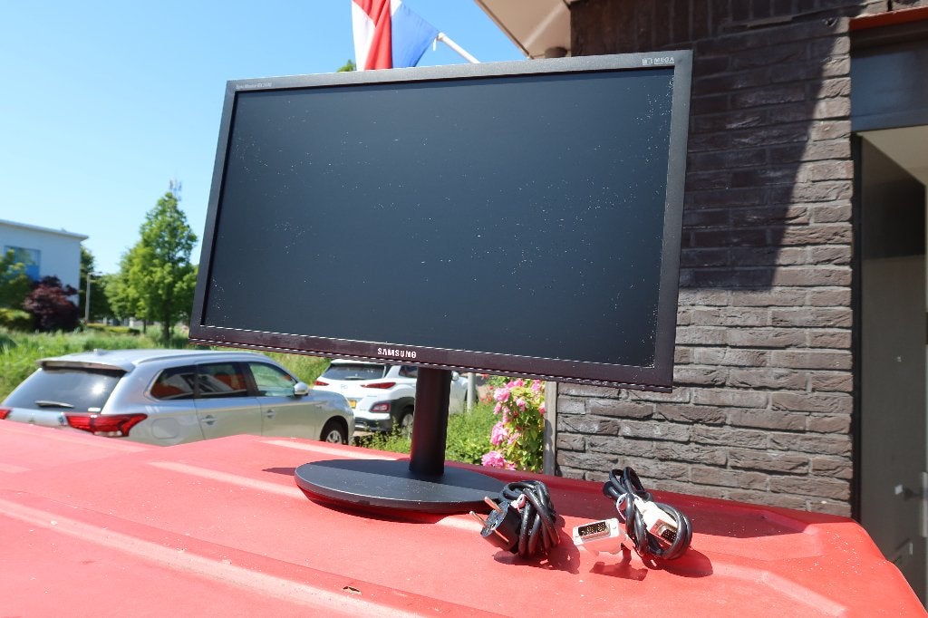 **Samsung SyncMaster BX2440 24" Full HD LED + kabels**, Computers en Software, Ophalen, Gebruikt, 3 tot 5 ms, In hoogte verstelbaar