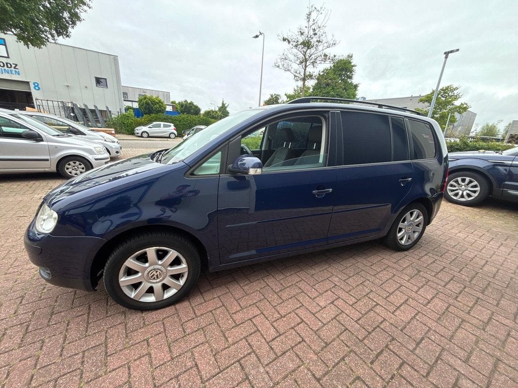 Volkswagen Touran 1.6-16V FSI Trendline, Auto's, Volkswagen, Stof, Gebruikt, Zwart, 4 cilinders