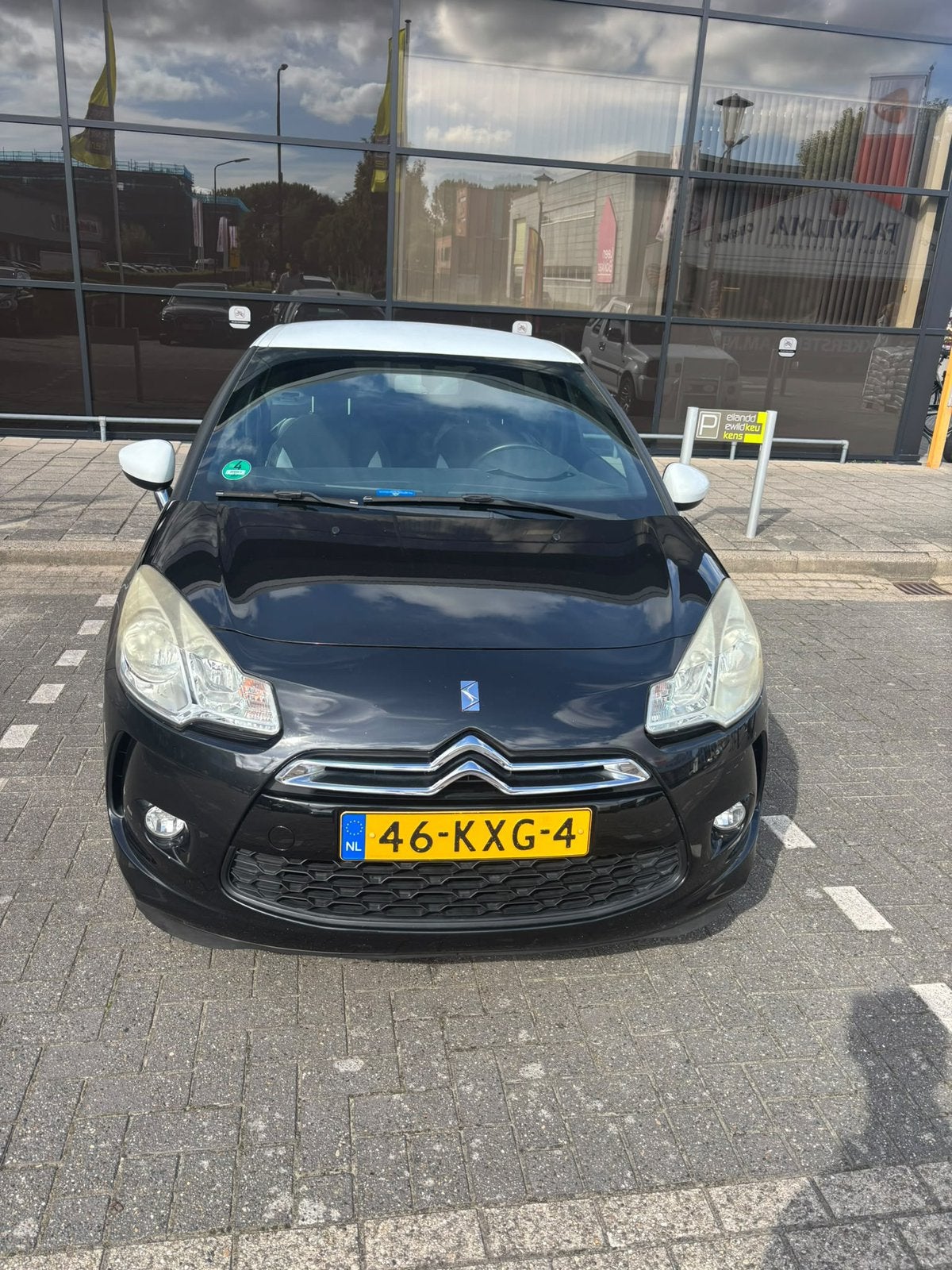 Citroën DS3 1.4 VTI 2010 Zwart, Auto's, Voorwielaandrijving, 40 €/maand, 4 cilinders, Zwart