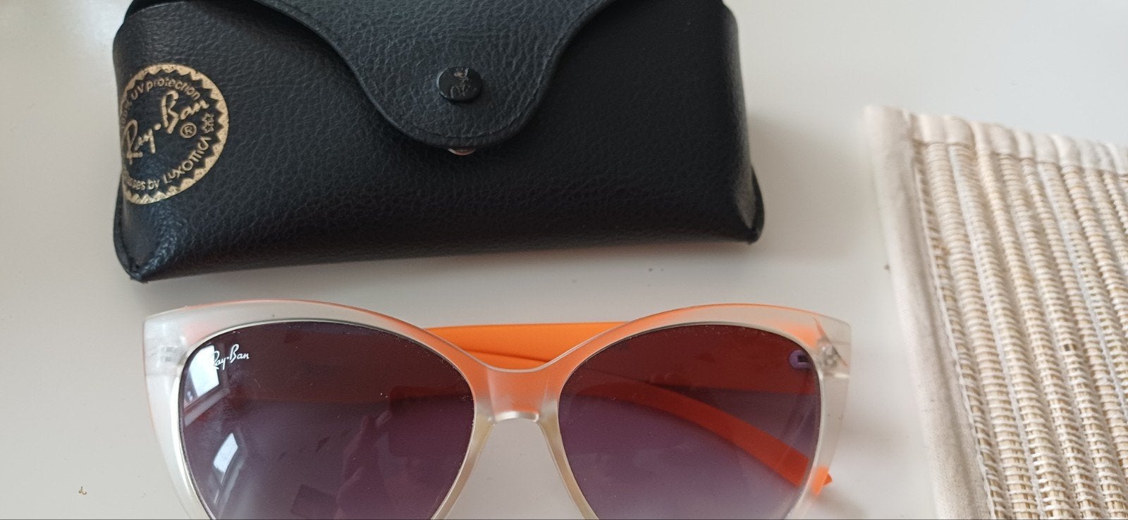 Ray-Ban zonnebril met oranje pootjes, Ophalen, Zonnebril, Oranje, Zo goed als nieuw