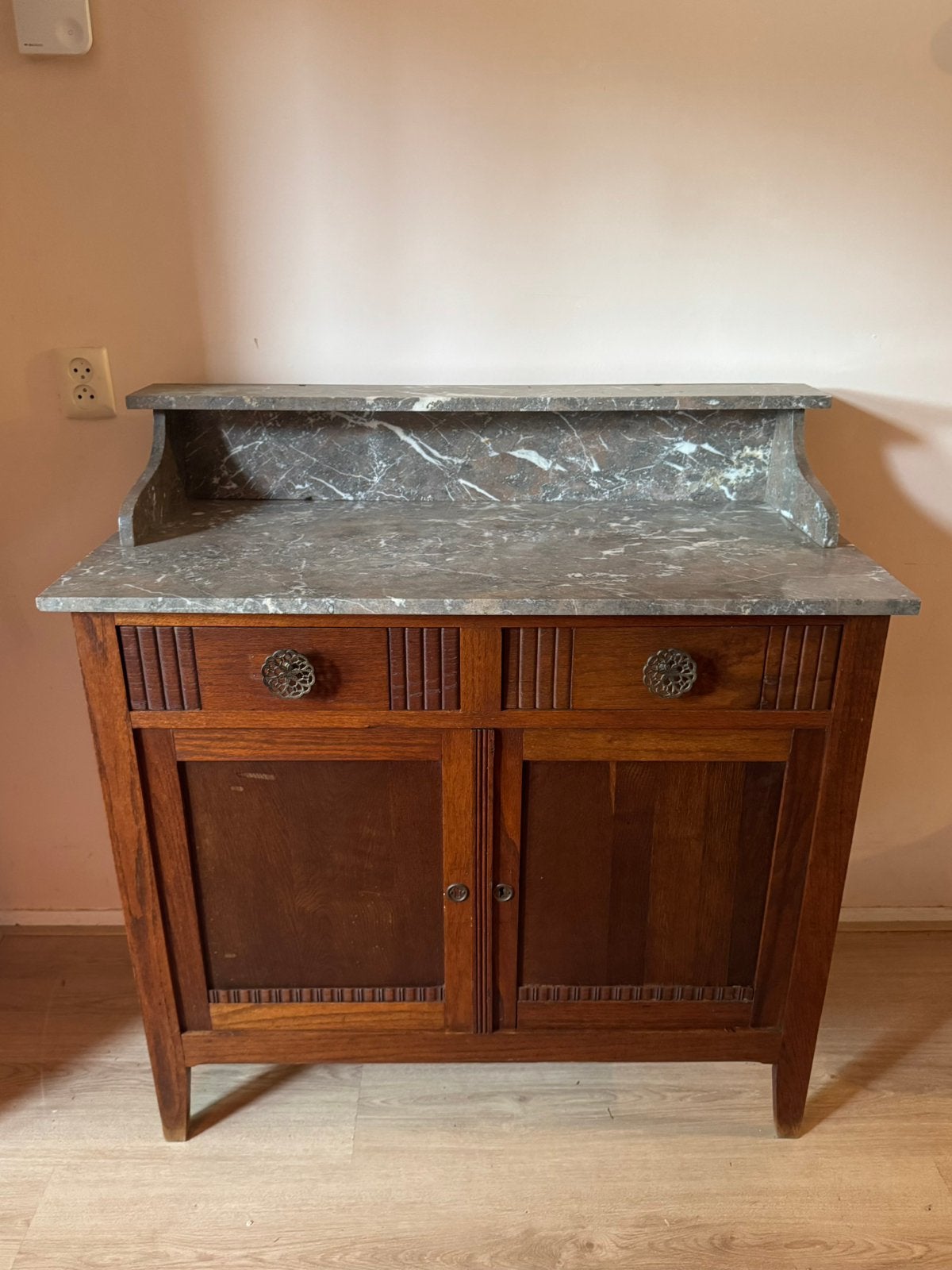Vintage Art Deco kast met marmeren blad, Ophalen, 100 tot 150 cm, Eikenhout, Zo goed als nieuw