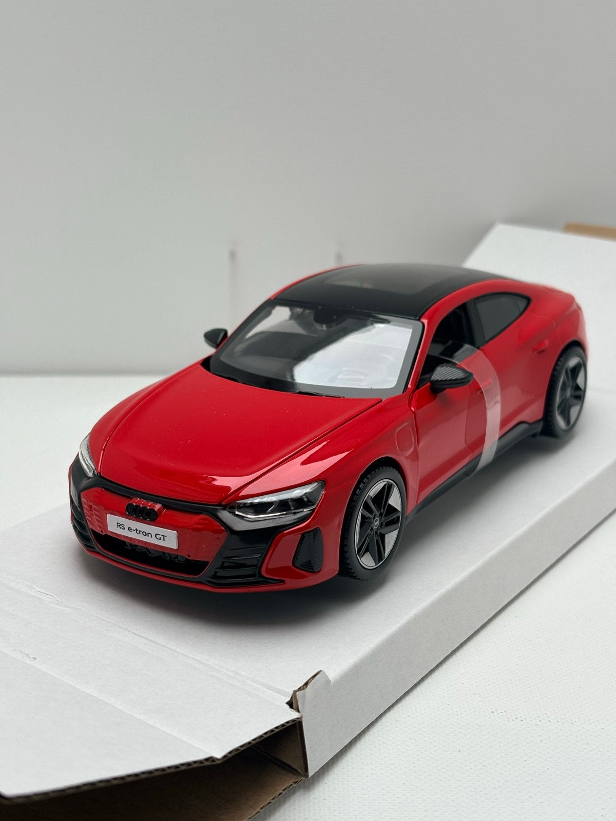 Maisto Special Edition 1:25 Audi RS e-tron GT Rood