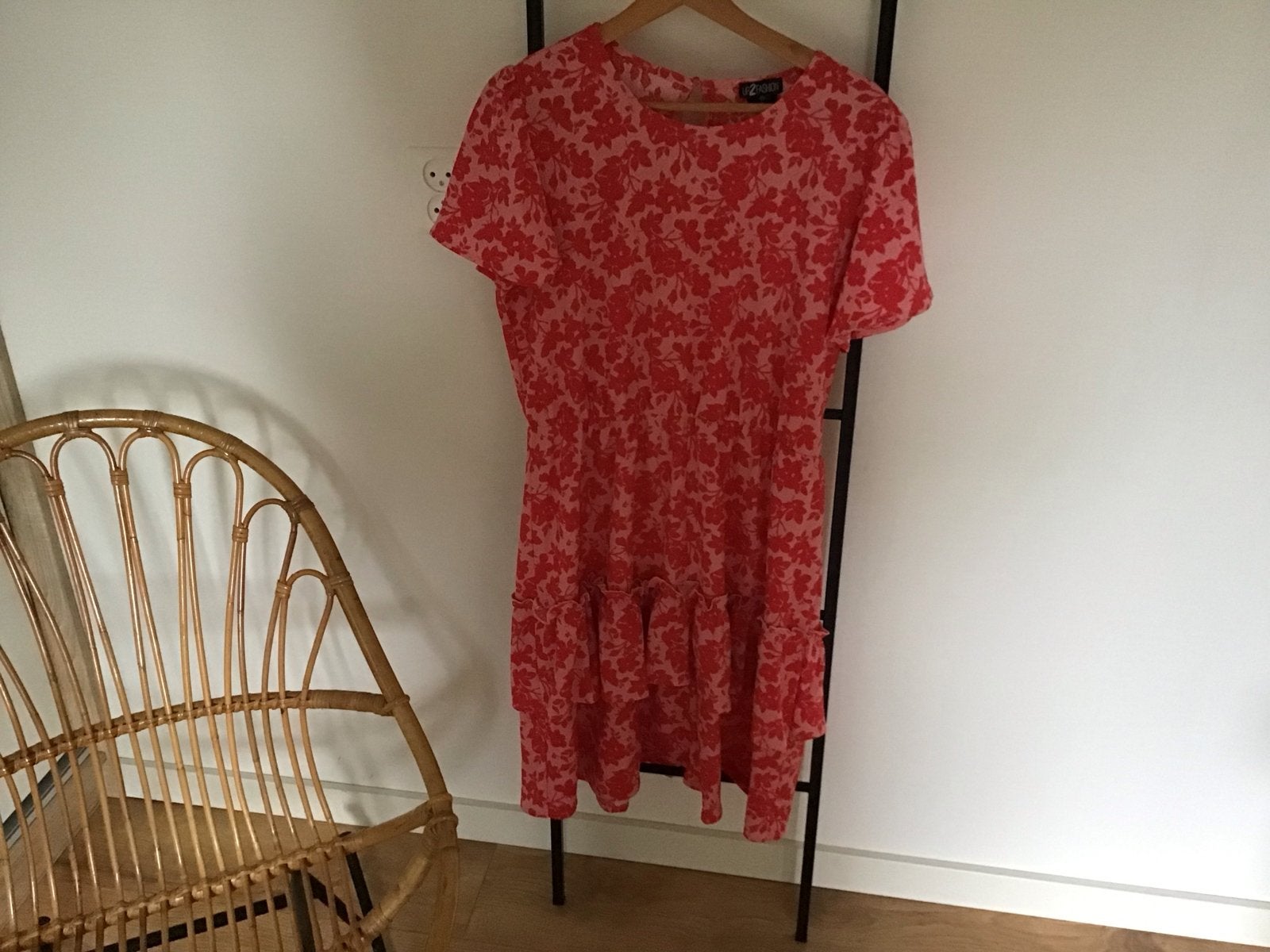 Zomerse bloemenjurk van UP2FASHION, maat L, Kleding | Dames, Maat 42/44 (L), Ophalen of Verzenden, Zo goed als nieuw, Knielengte