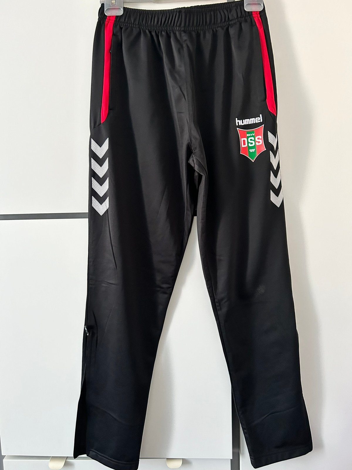 DSS Hummel Trainingsbroek Maat M Taille 70 cm Lengte 105 cm, Maat 48/50 (M), Zwart, Ophalen of Verzenden, Zo goed als nieuw