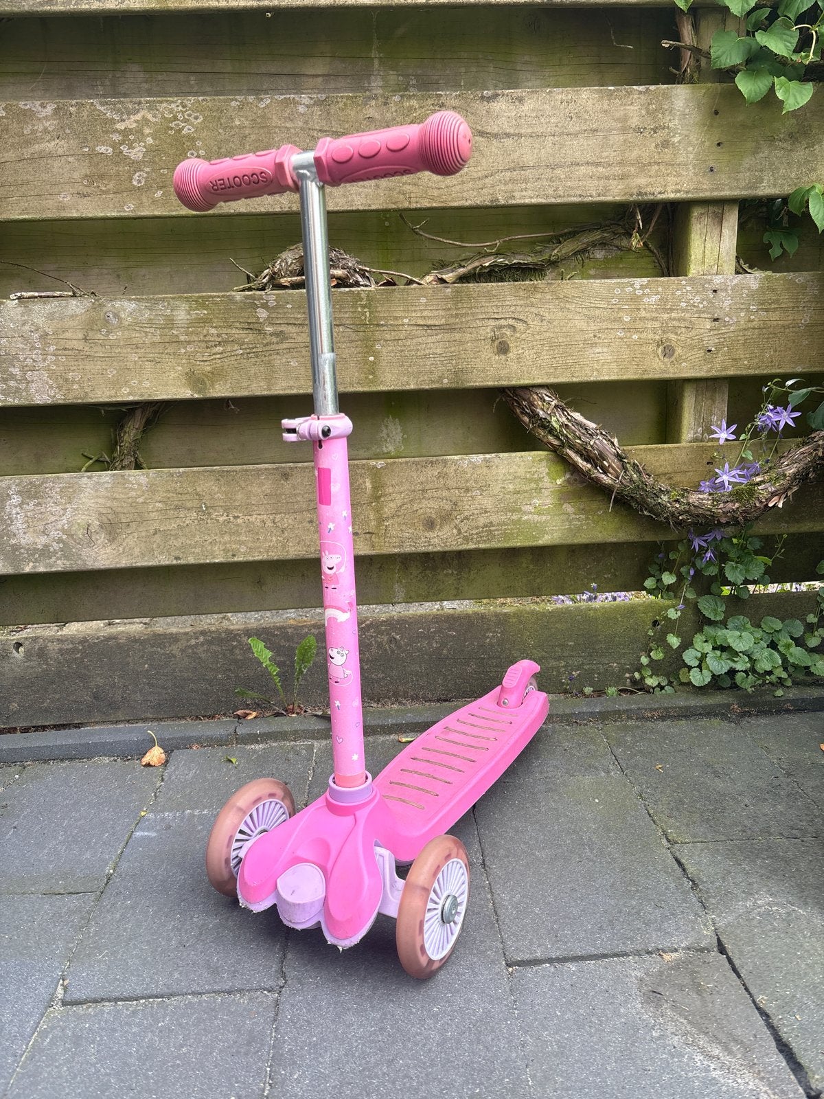 Stabiele 3-wiel peppa big step met LED verlichting, Fietsen en Brommers, Steps, Ophalen, Gebruikt, Gewone step