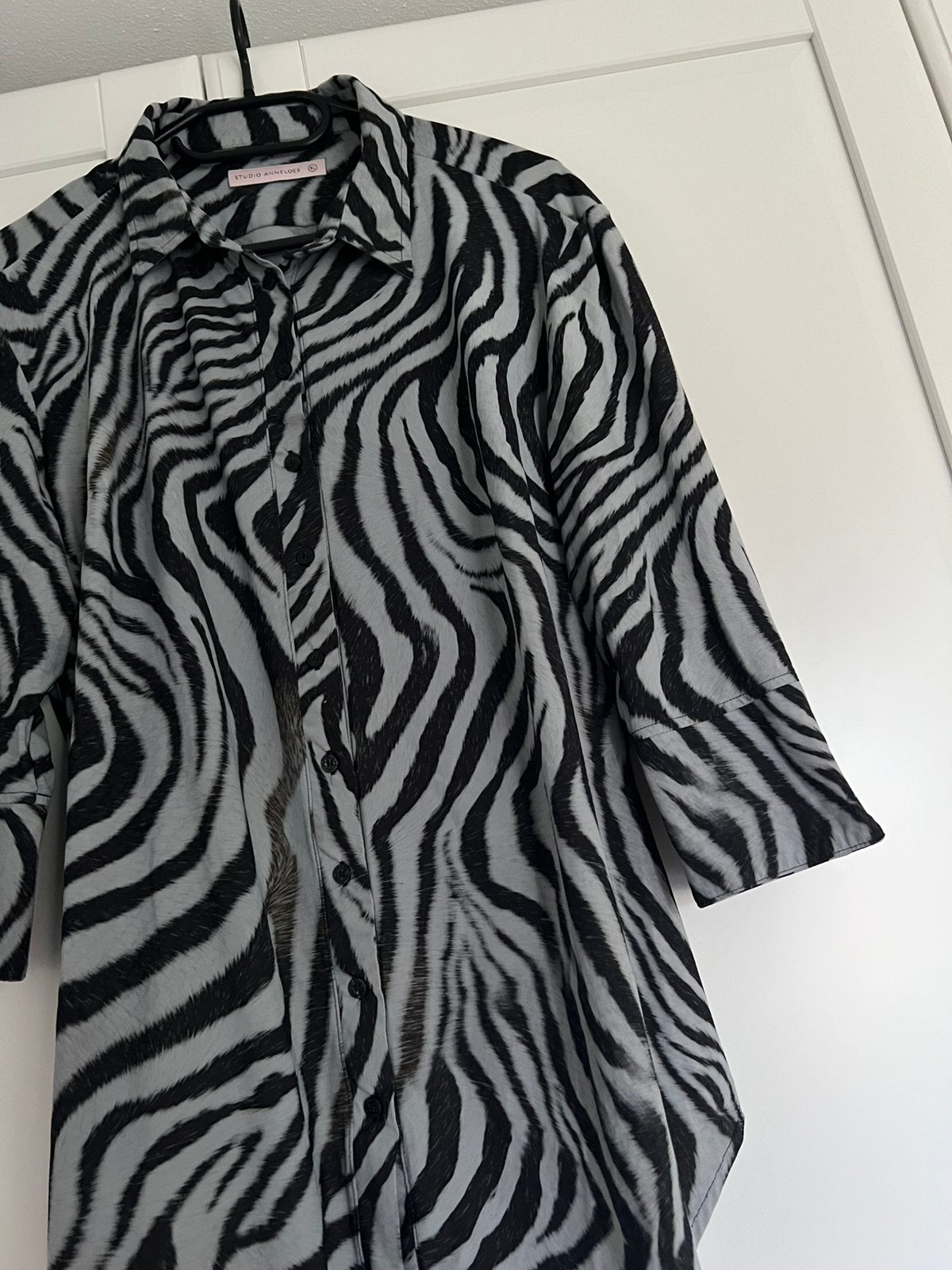 Studio anneloes zebra poppy blouse XL zwart/grijs, Kleding | Dames, Blouses en Tunieken, Zwart, Maat 46/48 (XL) of groter, Ophalen of Verzenden