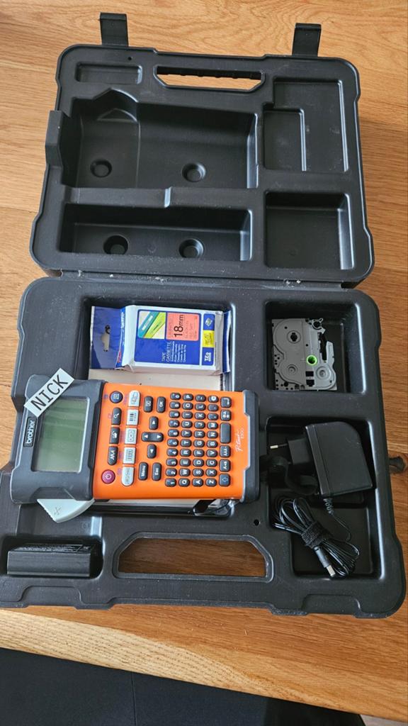 Brother P-touch E300 labelprinter met koffer en toebehoren, Computers en Software, Labelprinters, Zo goed als nieuw, Qwerty, Tape-label