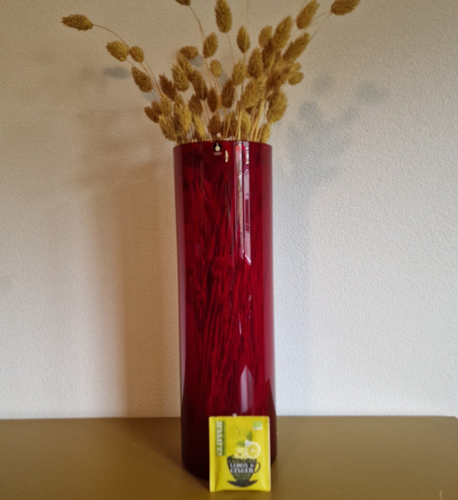 Pukeberg Sweden XL cilinder vaas rood design, Ophalen of Verzenden, 38 cm, Rood, Glas