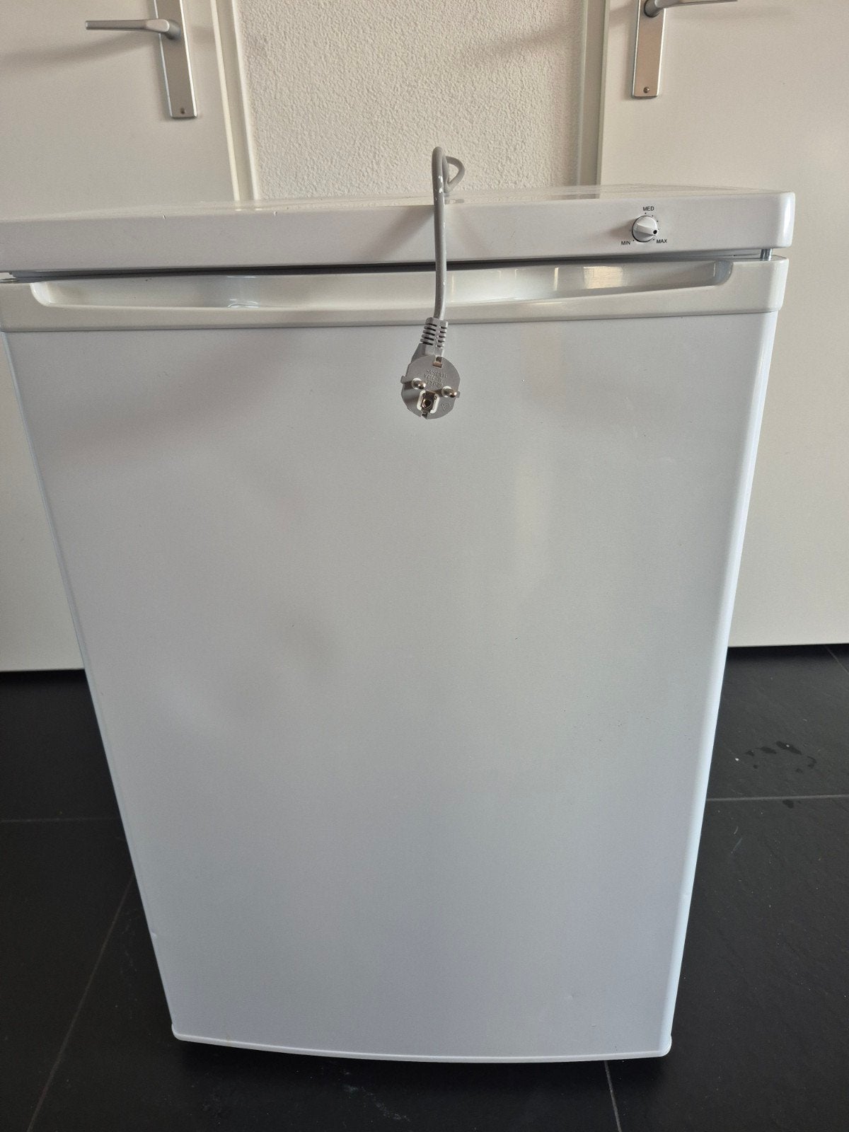 Tafelmodel vriezer 86x55x56 cm, Gebruikt, 75 tot 100 liter, 45 tot 60 cm, Met vriesvak