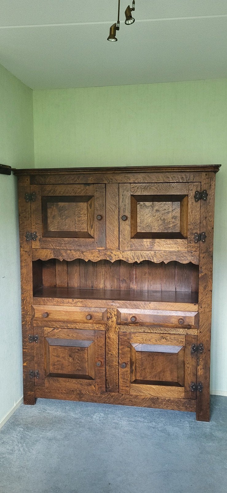 Massieve Eiken Broodkast / Dressoir met Authentieke Details, Antiek en Kunst, Ophalen